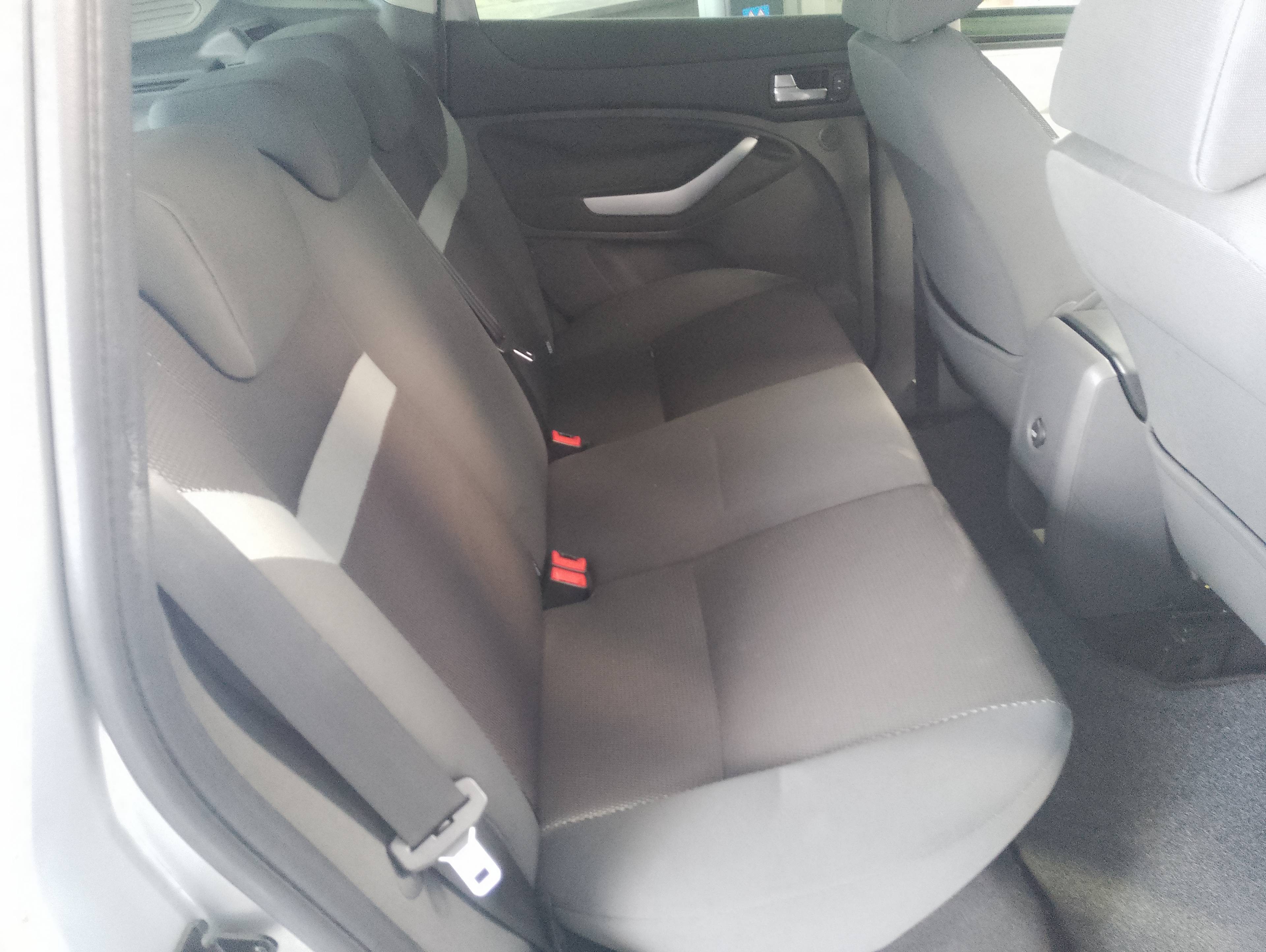 Recambio de asientos traseros para ford kuga (cbv) titanium referencia OEM IAM   