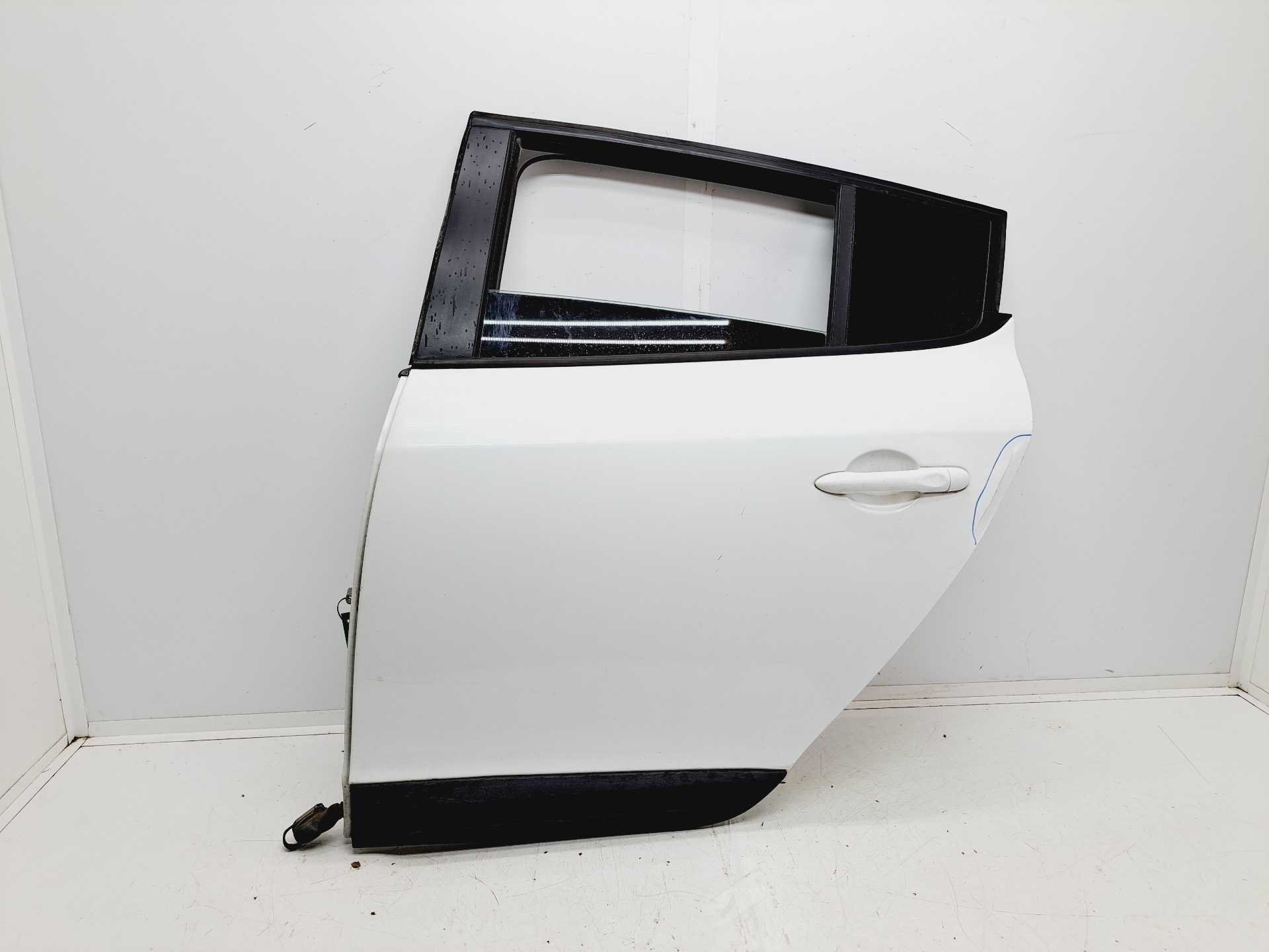 Recambio de puerta trasera izquierda para renault megane iii berlina 5 p dynamique referencia OEM IAM 821010108R  