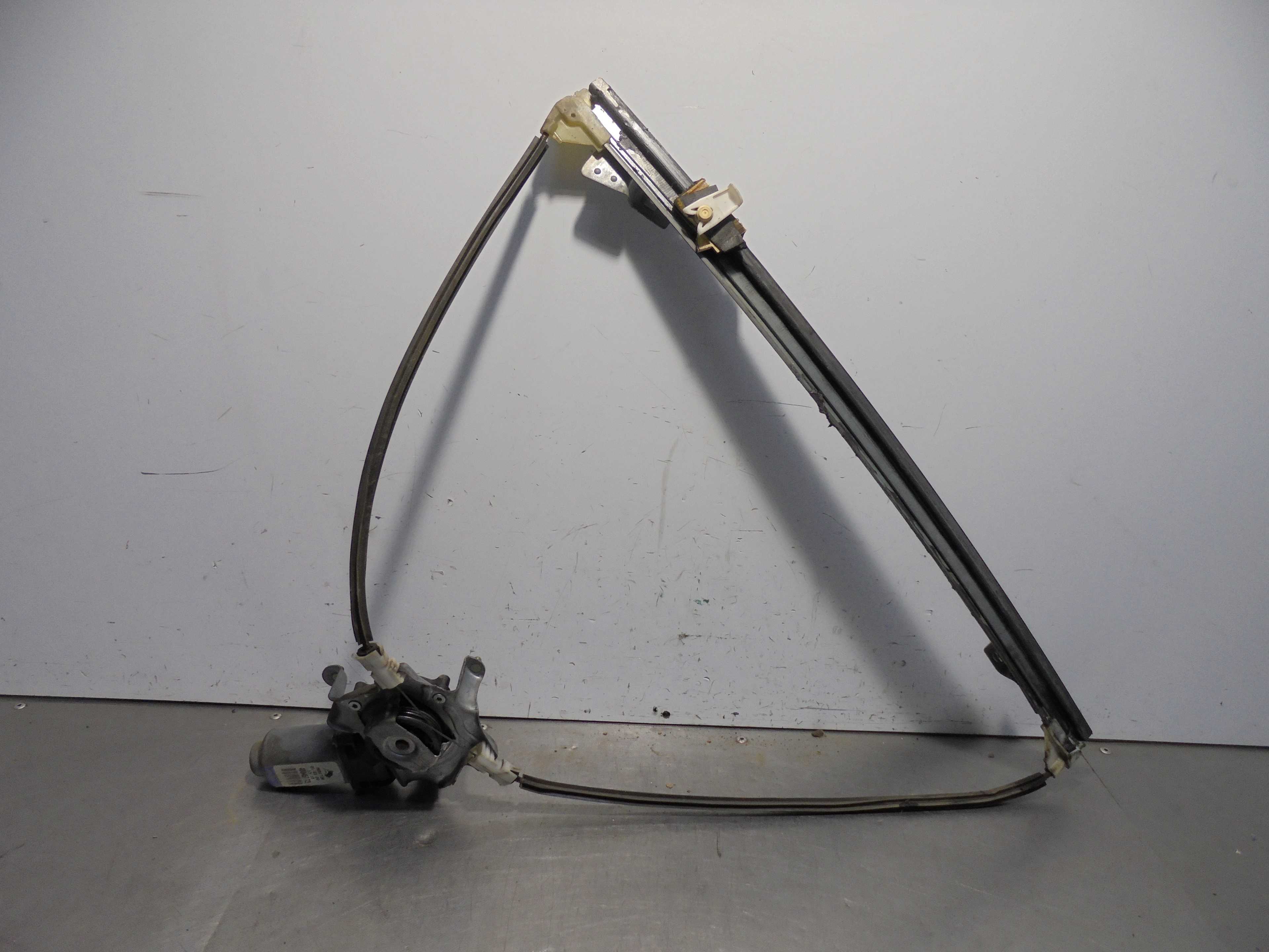 Recambio de elevalunas delantero izquierdo para renault scenic (ja..) 1.9 d rt referencia OEM IAM 400467T3 MERITOR 