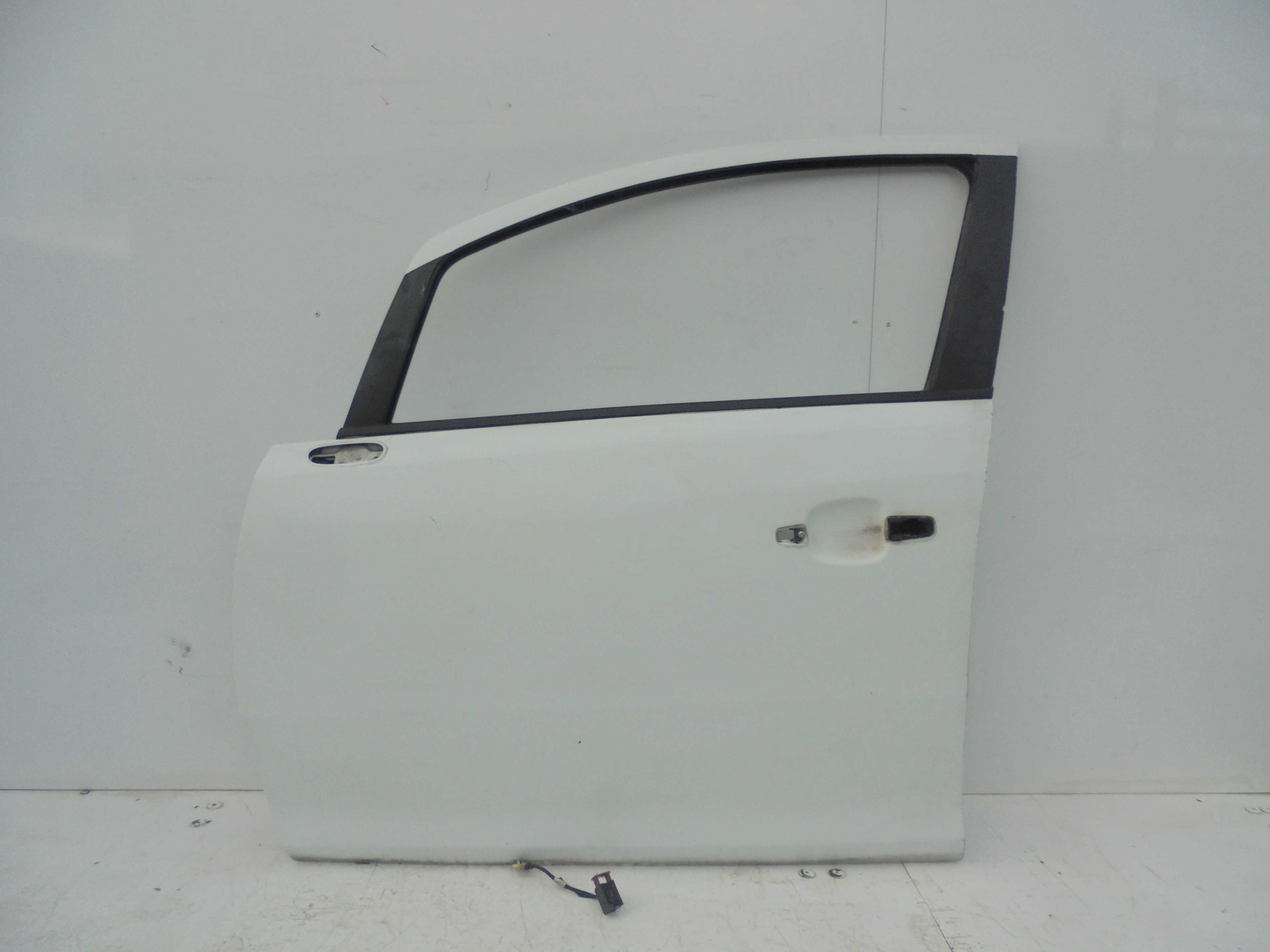 Recambio de puerta delantera izquierda para opel corsa d 1.3 16v cdti referencia OEM IAM   