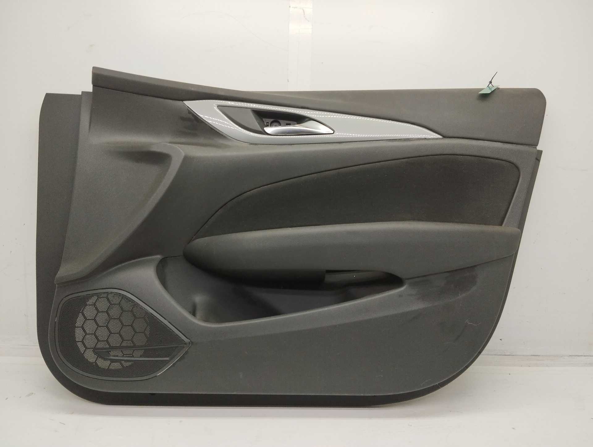 Recambio de guarnecido puerta delantera derecha para opel insignia grand sport 1.6 cdti dpf referencia OEM IAM YF3074166RH  