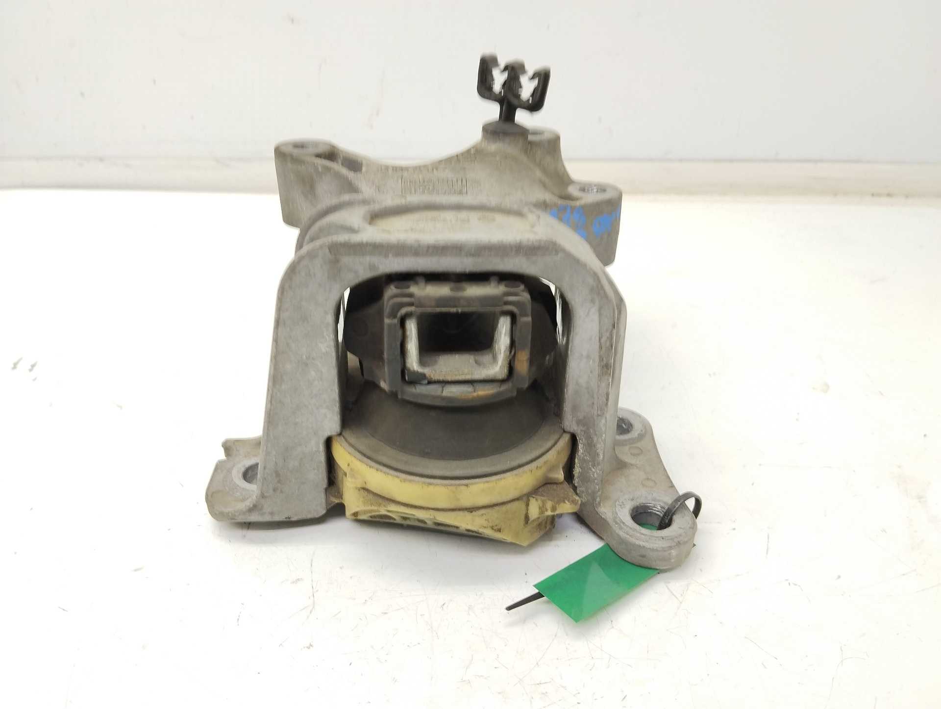 Recambio de soporte motor derecho para renault megane iii berlina 5 p dynamique referencia OEM IAM 112846263R  