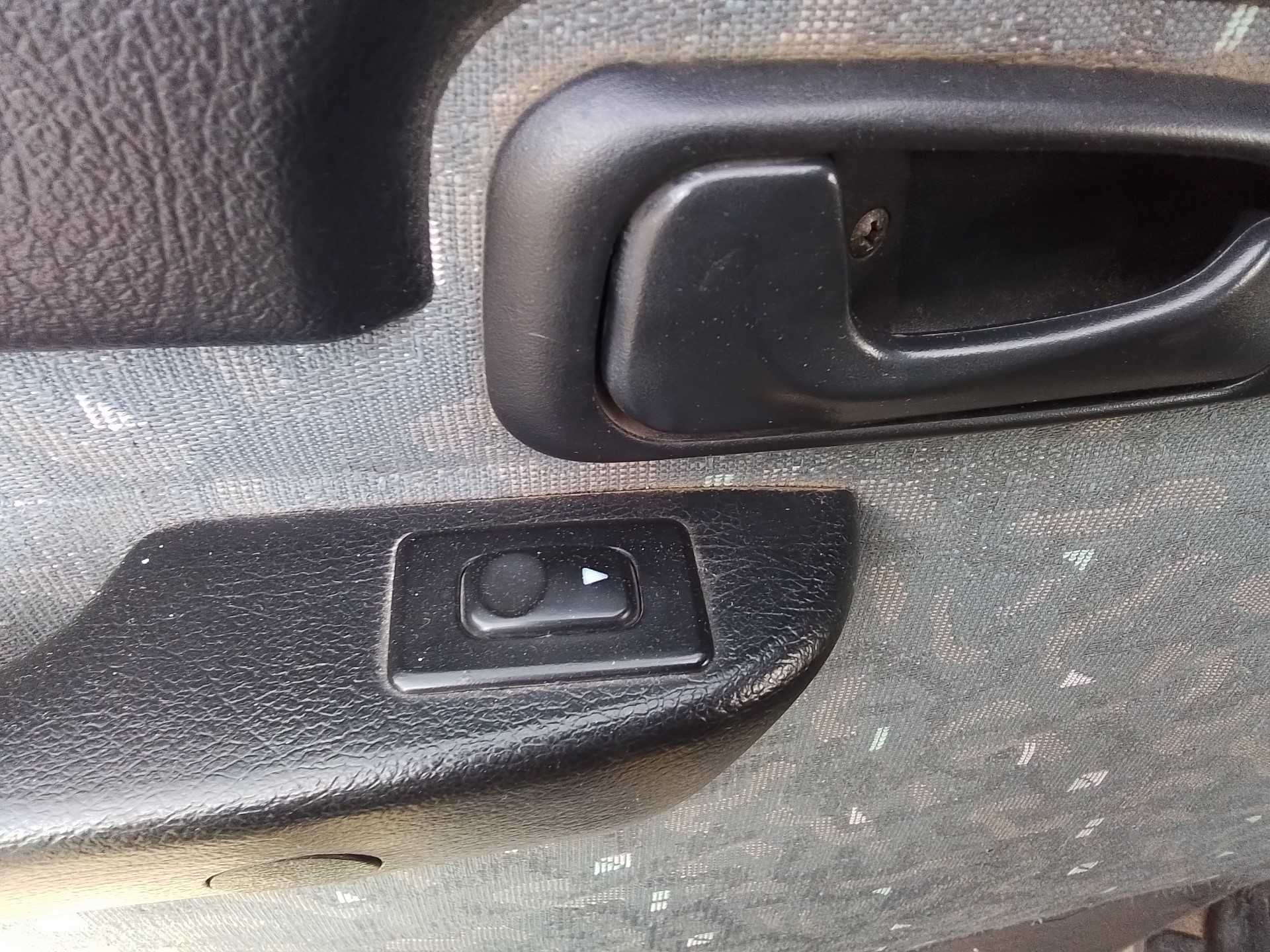 Recambio de mando elevalunas trasero izquierdo para hyundai galloper referencia OEM IAM   