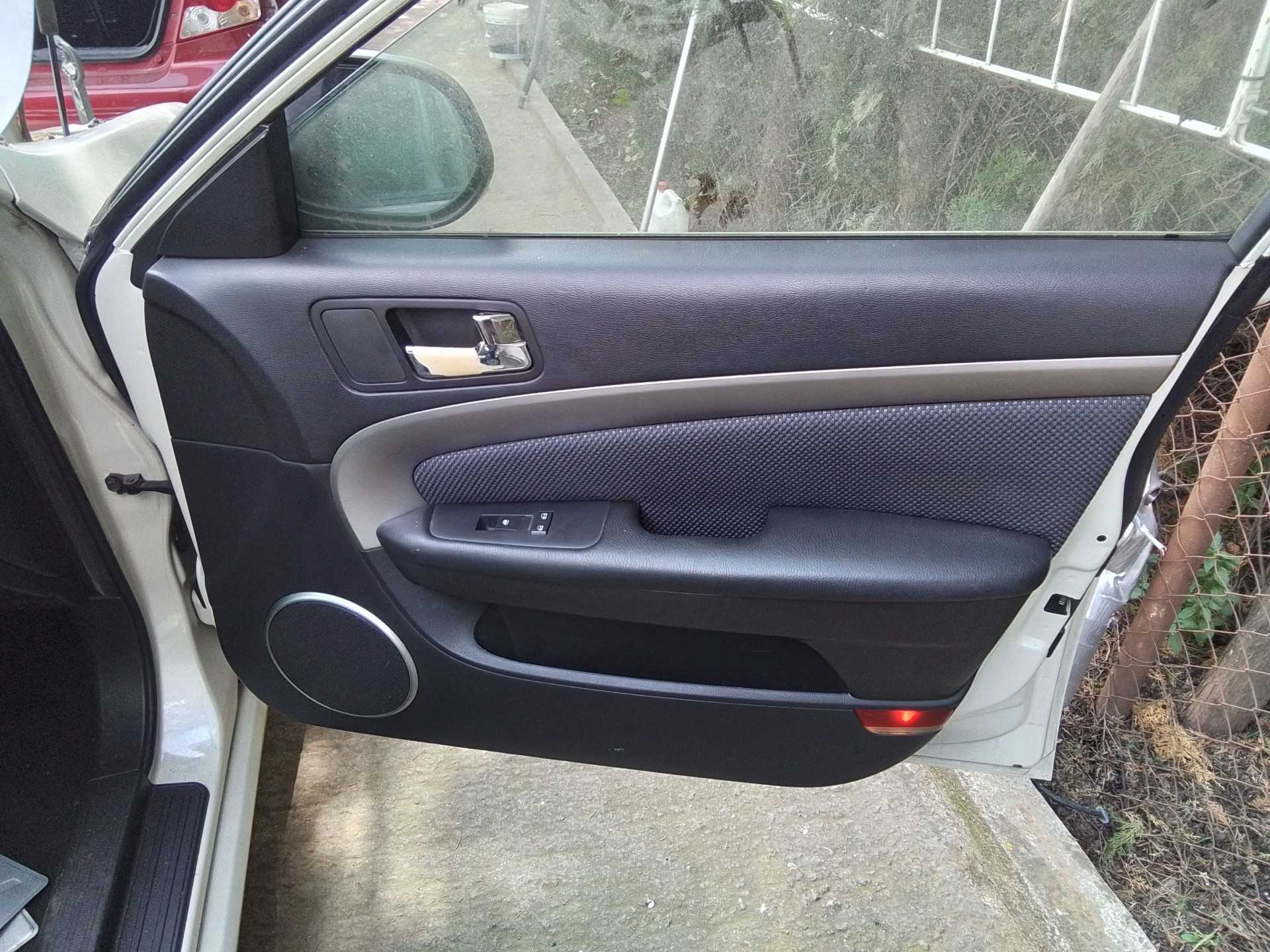 Recambio de guarnecido puerta delantera derecha para chevrolet epica 2.0 diesel cat referencia OEM IAM   
