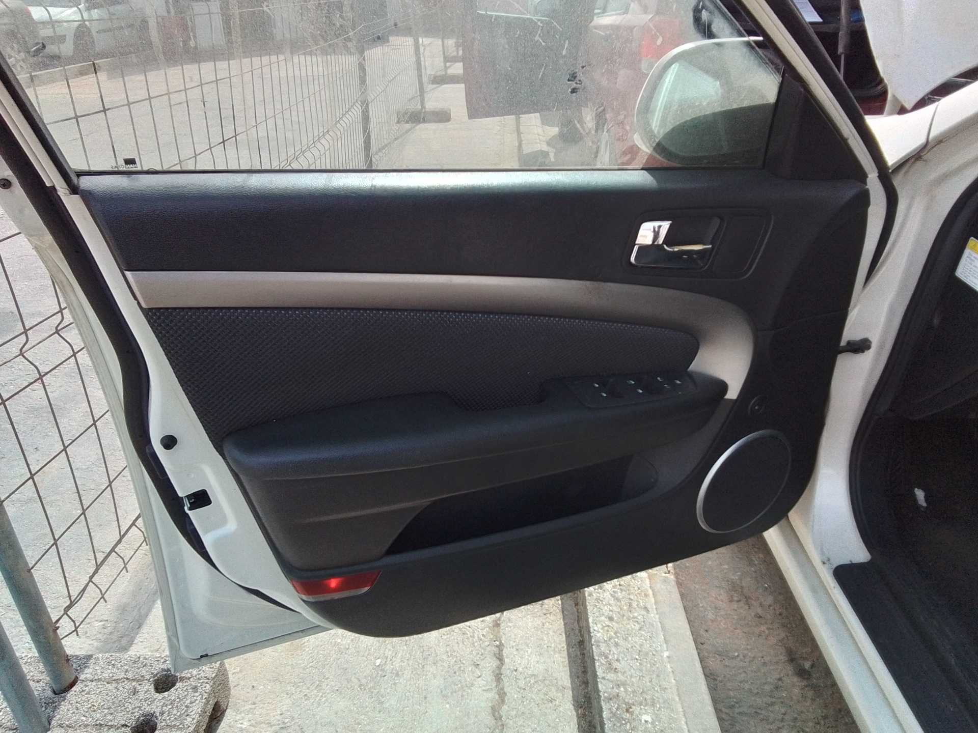 Recambio de guarnecido puerta delantera izquierda para chevrolet epica 2.0 diesel cat referencia OEM IAM   