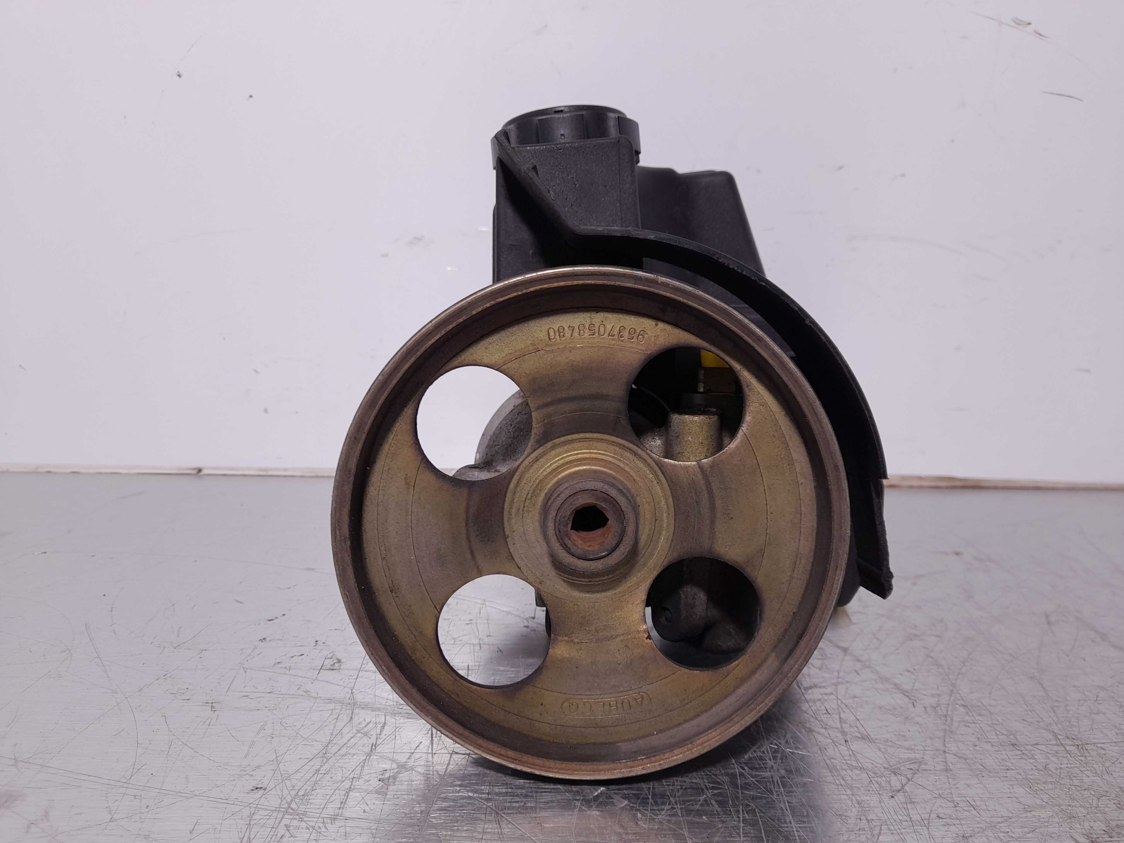 Recambio de bomba direccion para peugeot 206 berlina xt referencia OEM IAM 9636868880  