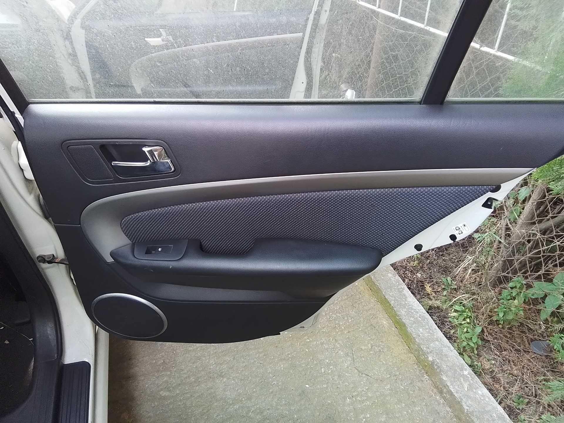 Recambio de guarnecido puerta trasera derecha para chevrolet epica 2.0 diesel cat referencia OEM IAM   