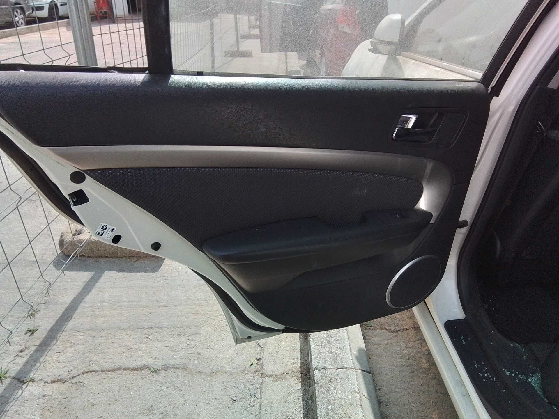 Recambio de guarnecido puerta trasera izquierda para chevrolet epica 2.0 diesel cat referencia OEM IAM   