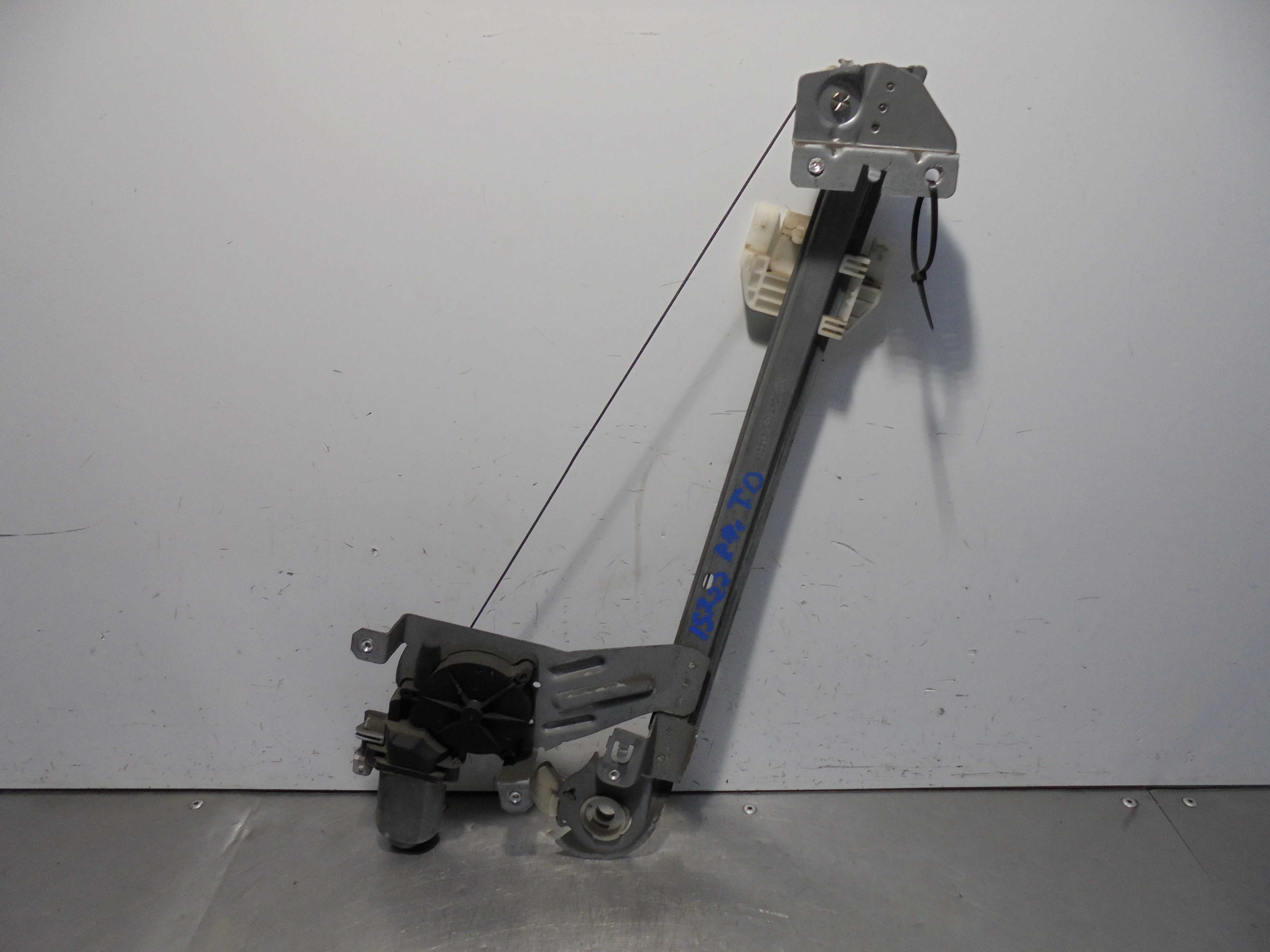 Recambio de elevalunas trasero derecho para peugeot 206 berlina xt referencia OEM IAM 9627332480 ELECTRICO 5 PUERTAS ARVINMERITO