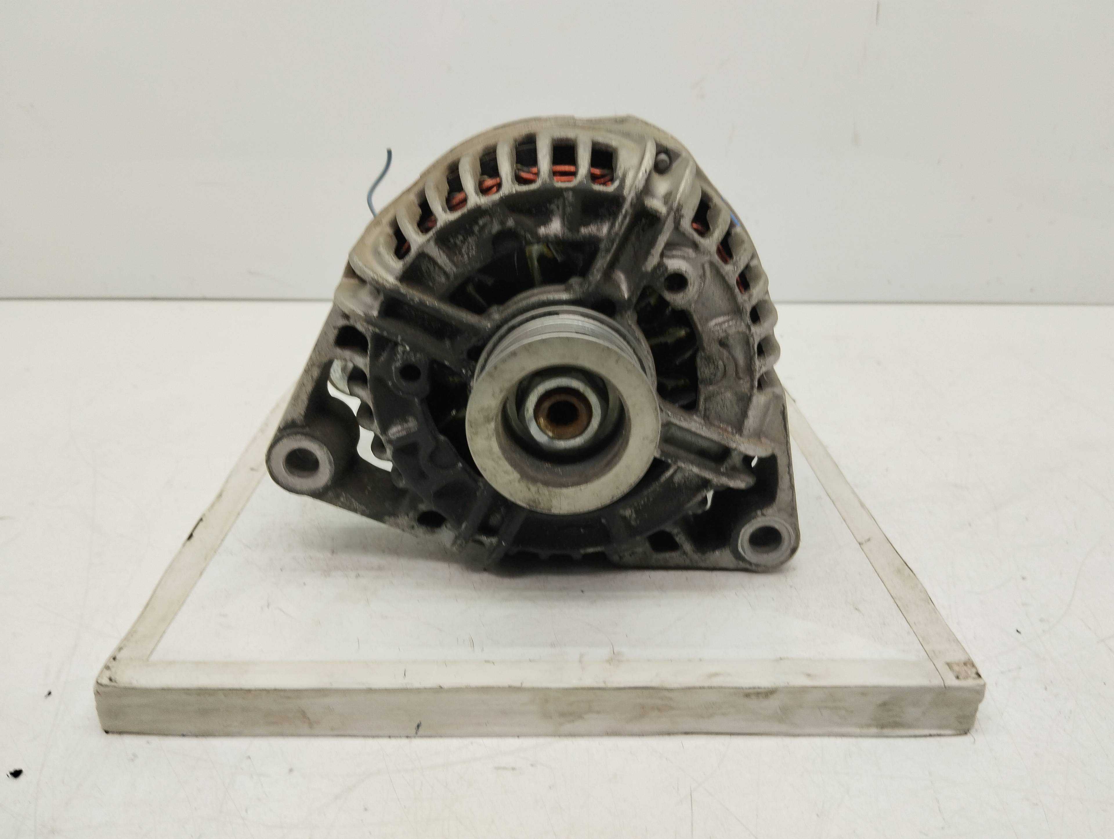 Recambio de alternador para opel zafira a blue line referencia OEM IAM 0124525030 13108596 BOSCH