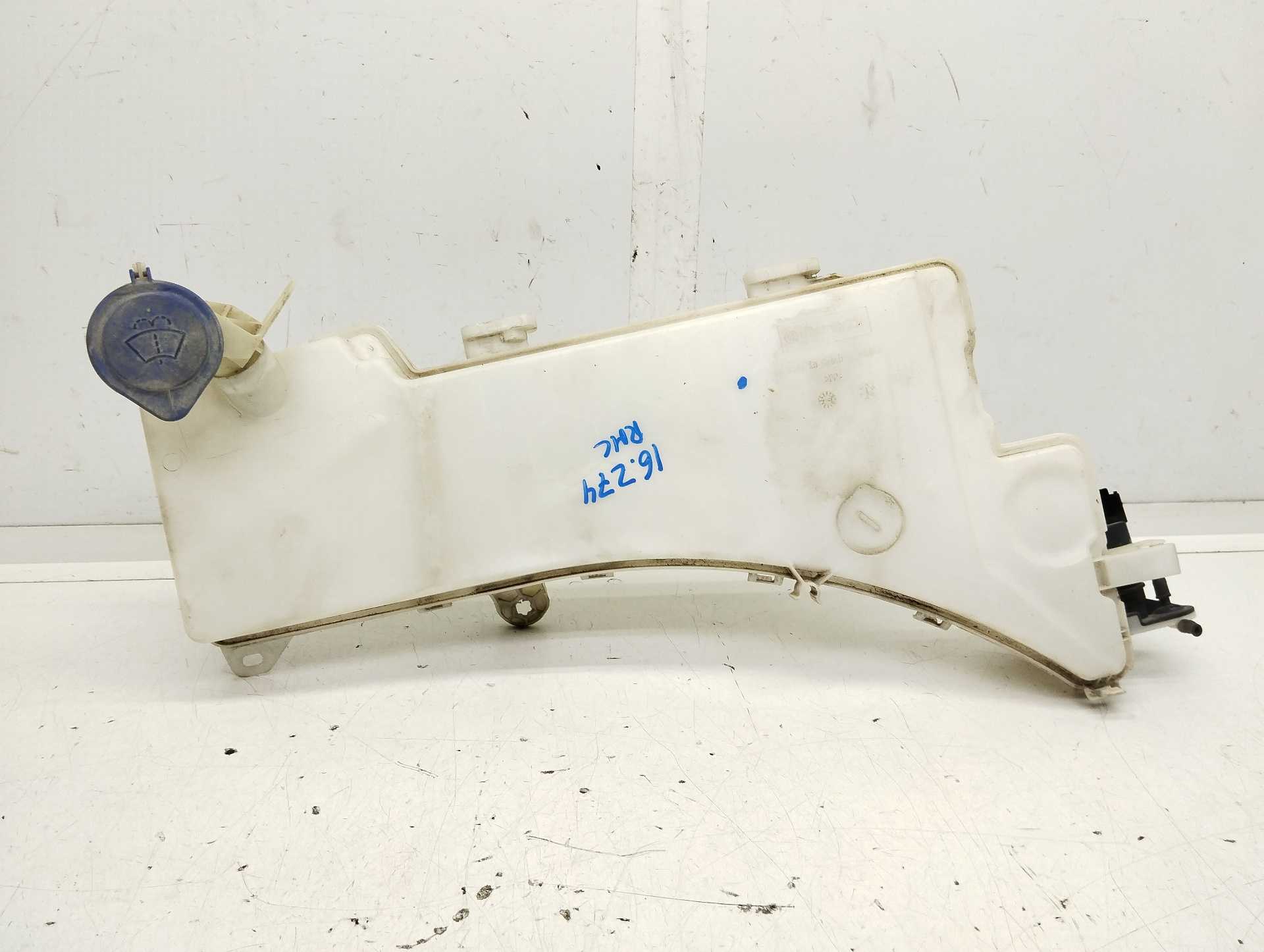 Recambio de deposito limpia para peugeot 3008 active referencia OEM IAM 9826400780 CANTINENTAL 