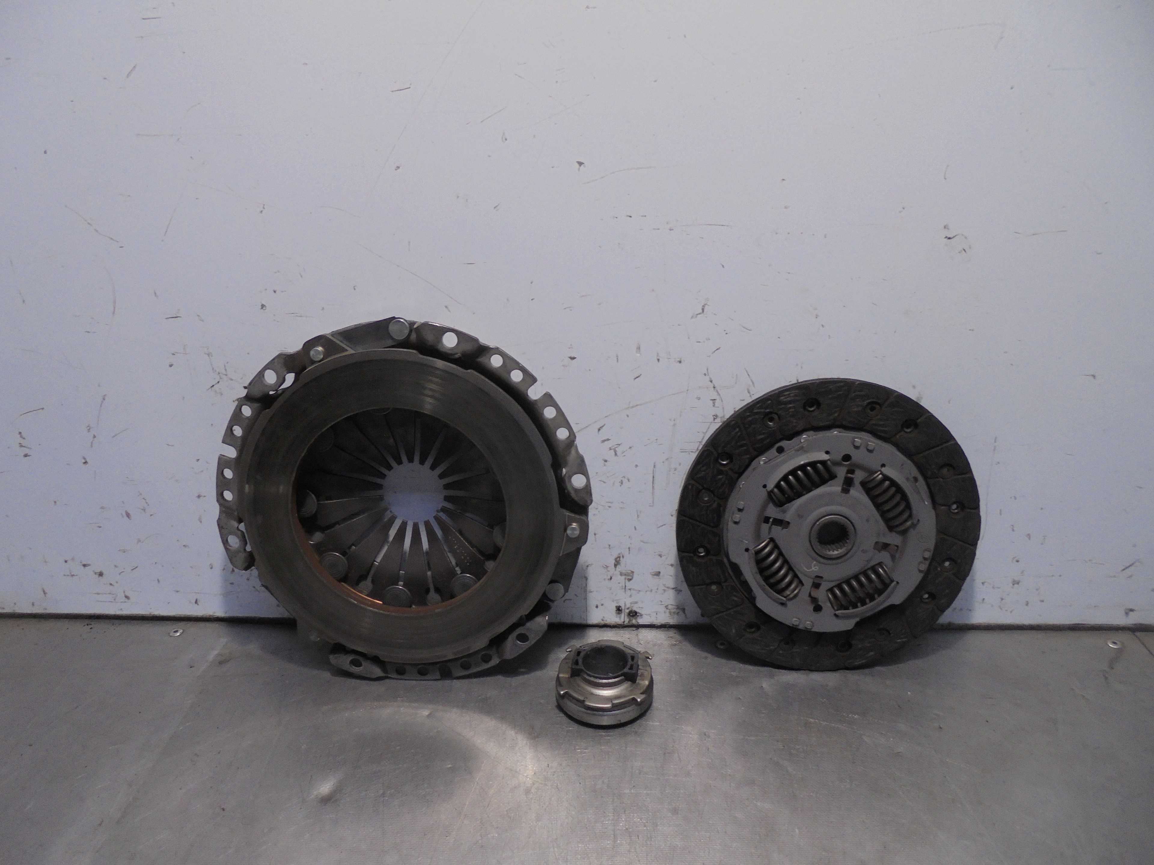 Recambio de kit embrague para hyundai i20 1.2 cat referencia OEM IAM   