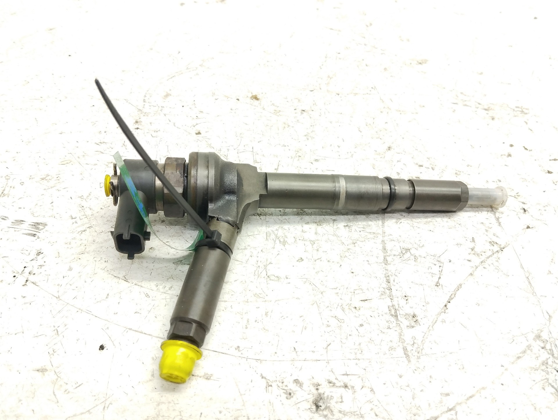 Recambio de inyector para opel astra h berlina cosmo referencia OEM IAM 0445110175  
