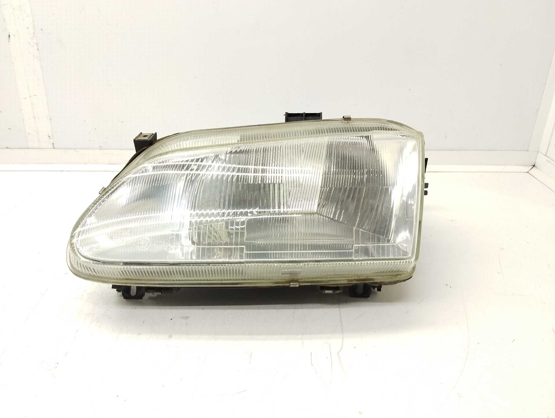 Recambio de faro izquierdo para renault megane i berlina hatchback (ba0) referencia OEM IAM   