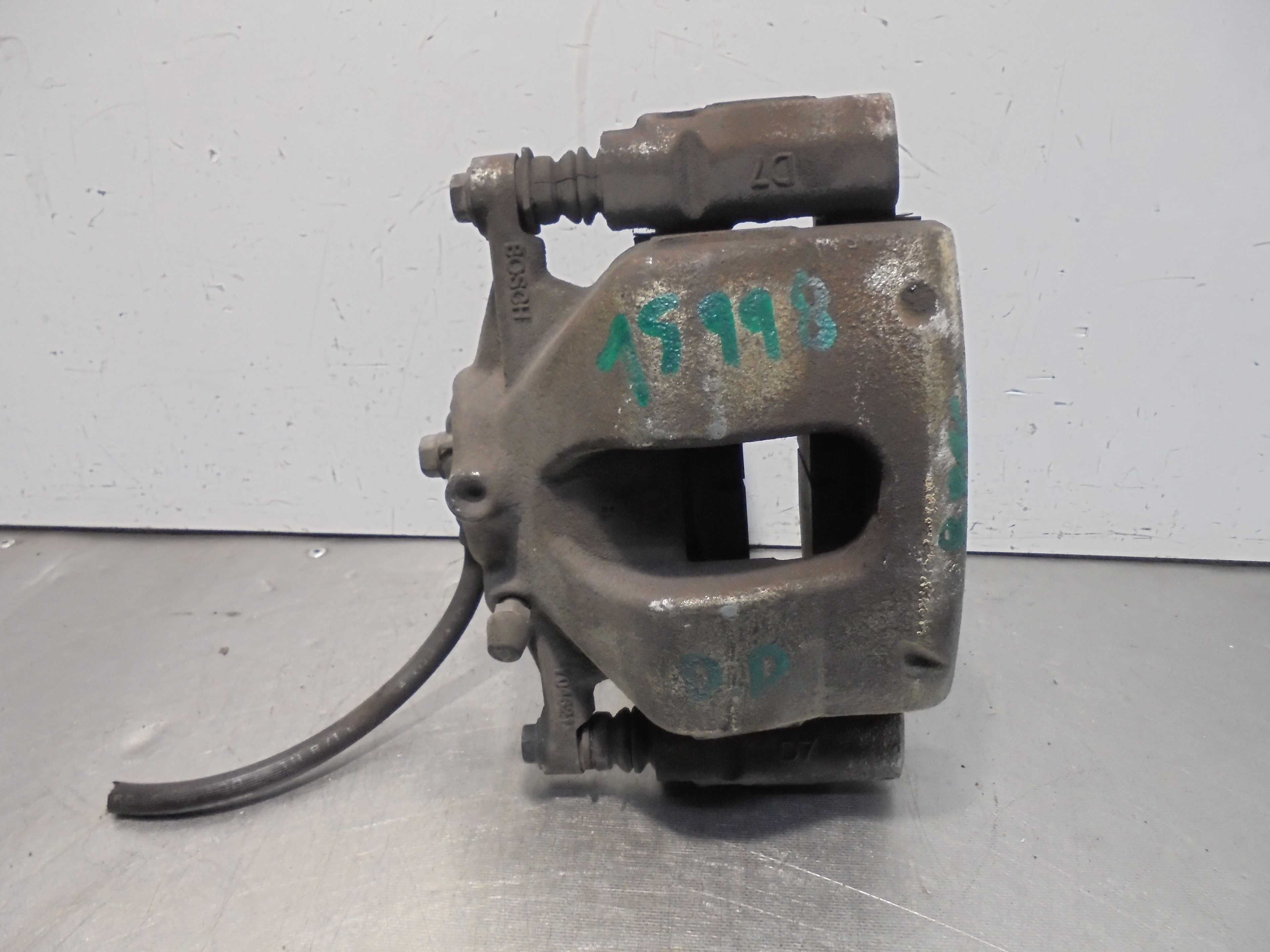 Recambio de pinza de freno delantera derecha para toyota avensis (t27) active referencia OEM IAM Y04621  