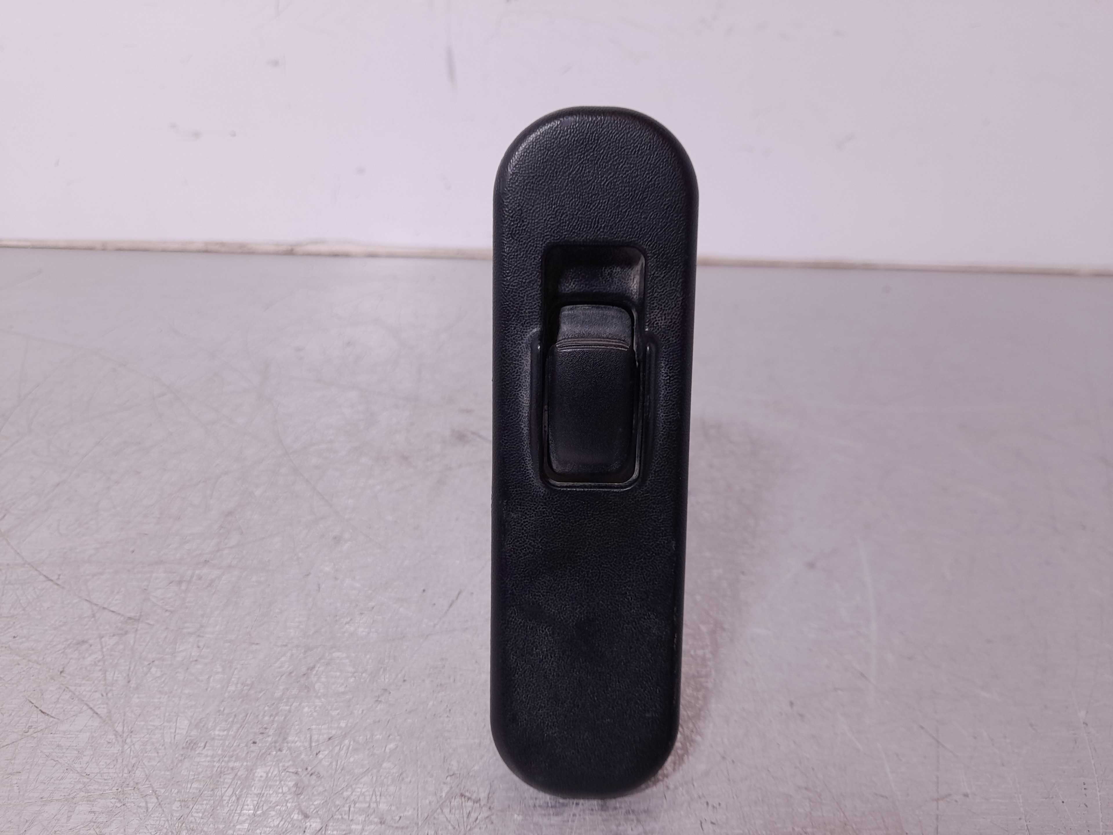 Recambio de mando elevalunas trasero derecho para mitsubishi l 200 (k6/7) 2.5 td cat referencia OEM IAM   