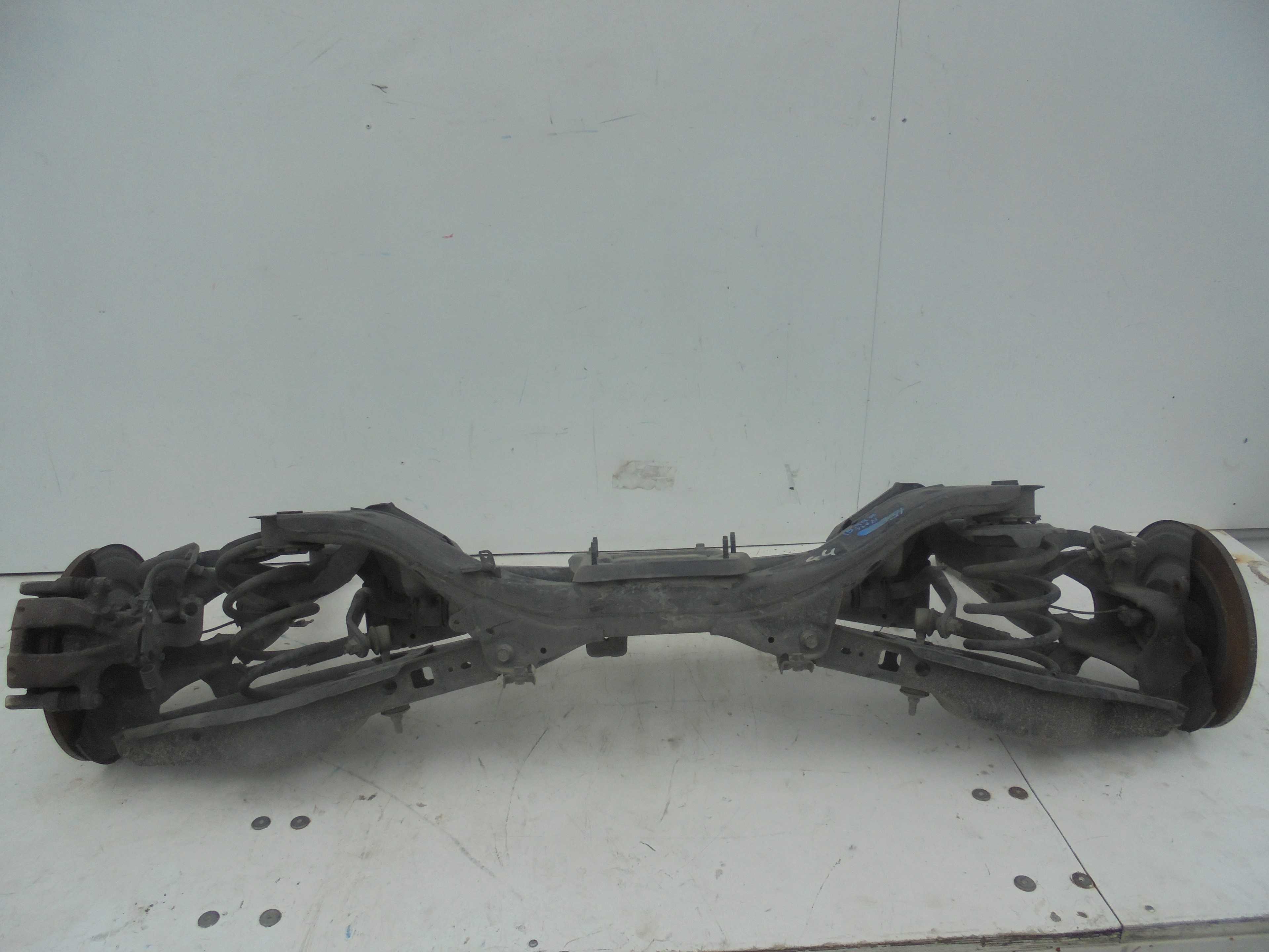 Recambio de puente trasero para toyota avensis (t27) active referencia OEM IAM   