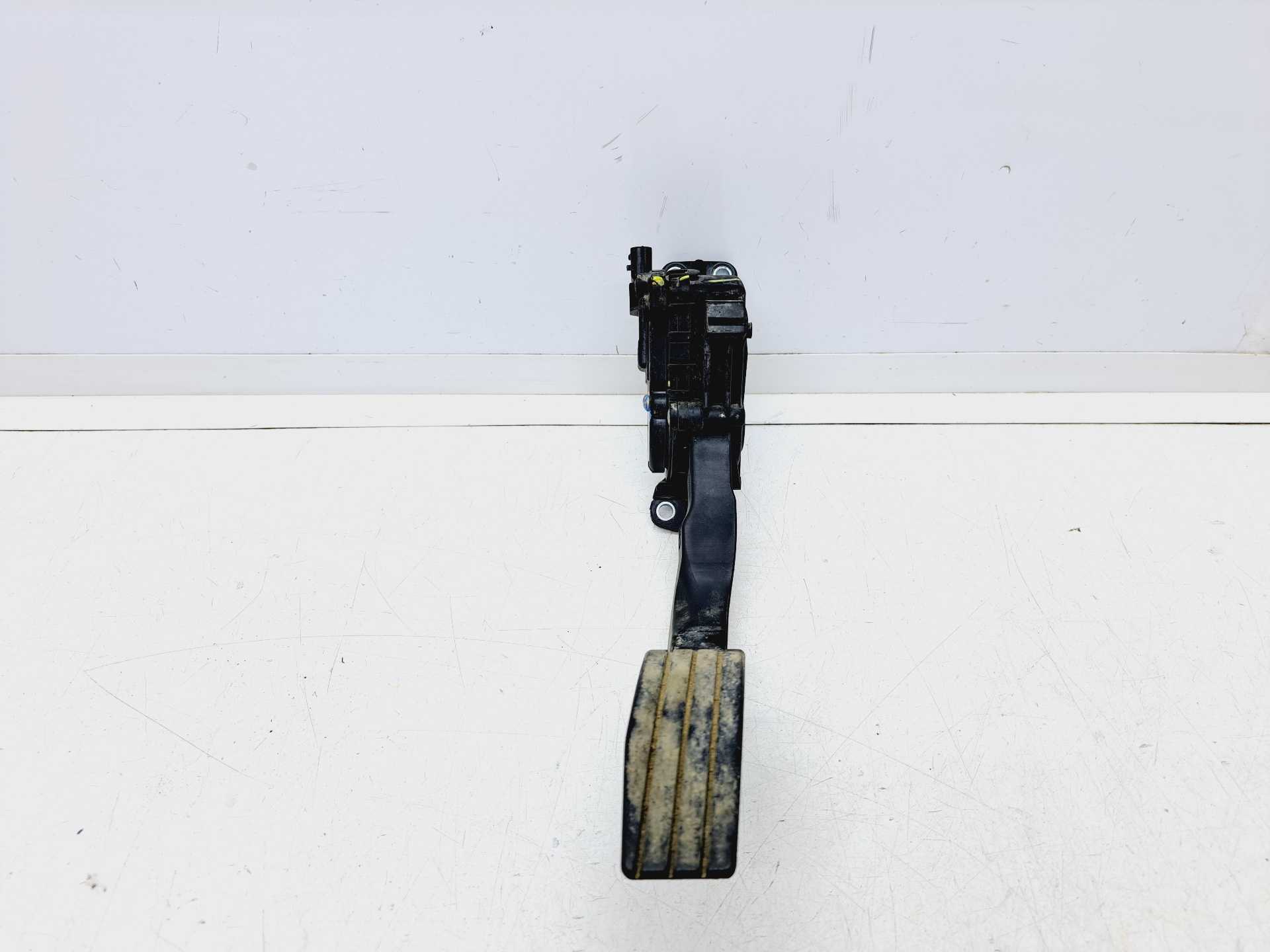Recambio de pedal acelerador para renault twingo 1.5 dci diesel referencia OEM IAM 8200426241 HELLA 