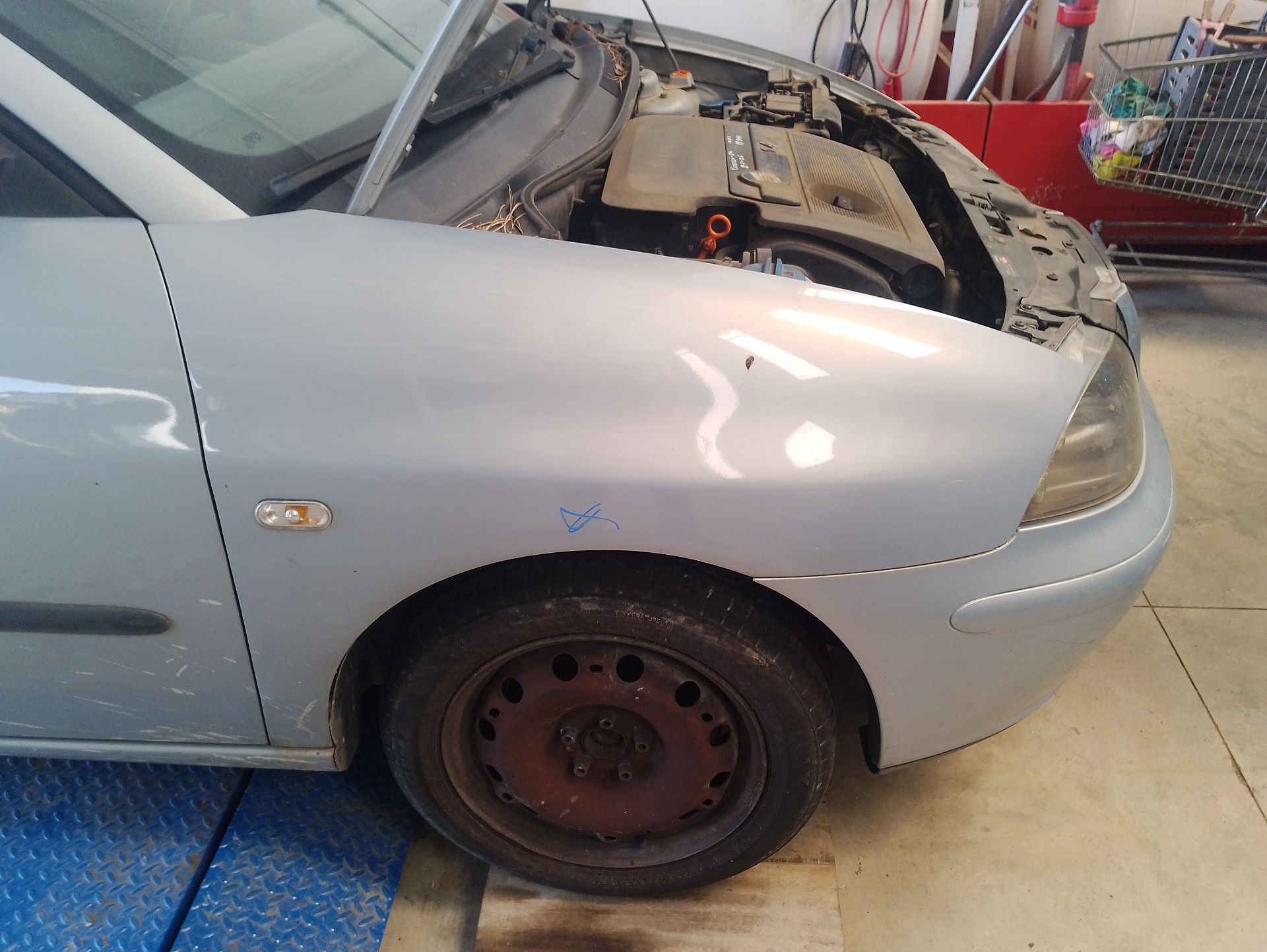 Recambio de aleta delantera derecha para seat cordoba (6l2) 1.4 16v referencia OEM IAM 6L0821022C  