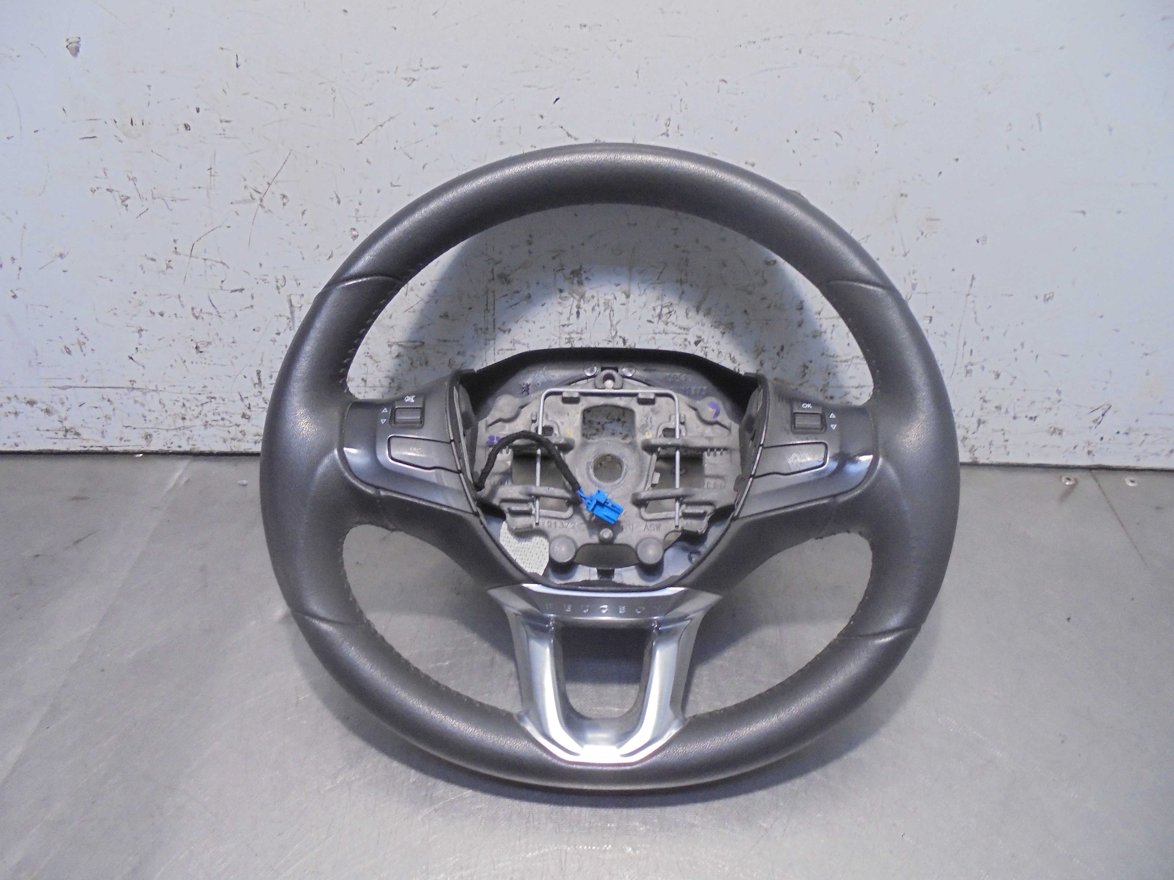 Recambio de volante para peugeot 208 allure referencia OEM IAM 96750123ZD DELPHI 
