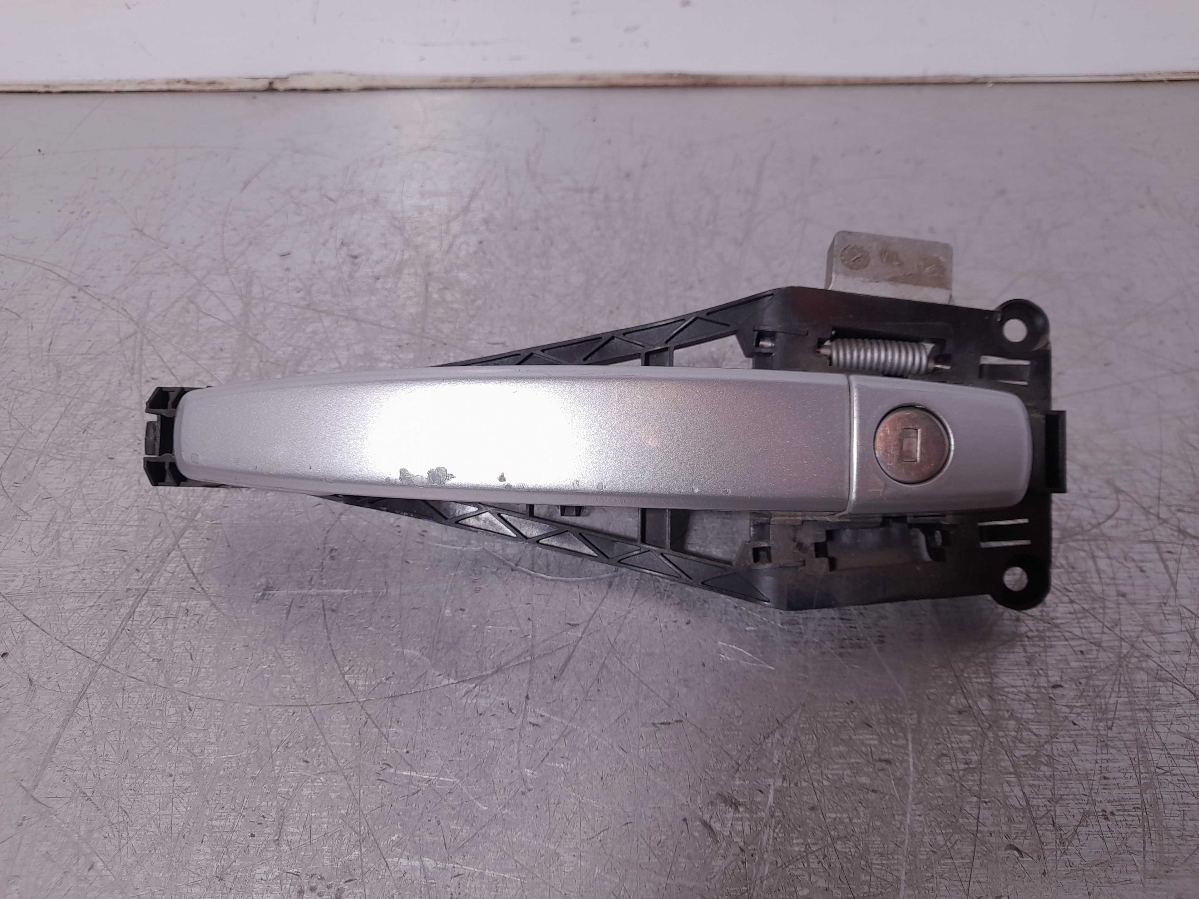 Recambio de maneta exterior delantera izquierda para opel astra h ber. 1.7 16v cdti referencia OEM IAM   