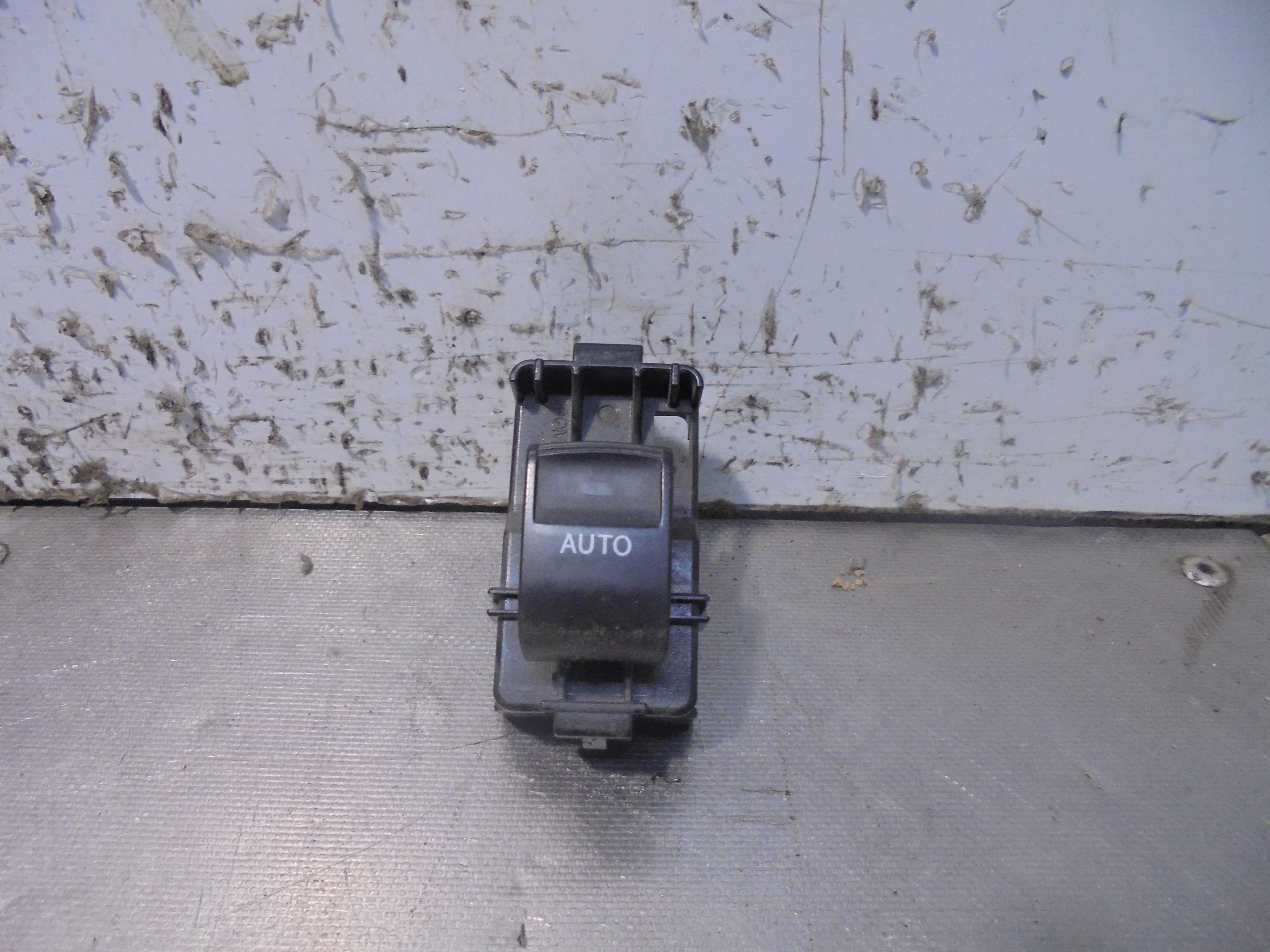 Recambio de mando elevalunas delantero derecho para toyota prius+ 1.8 16v cat referencia OEM IAM 8724X87  
