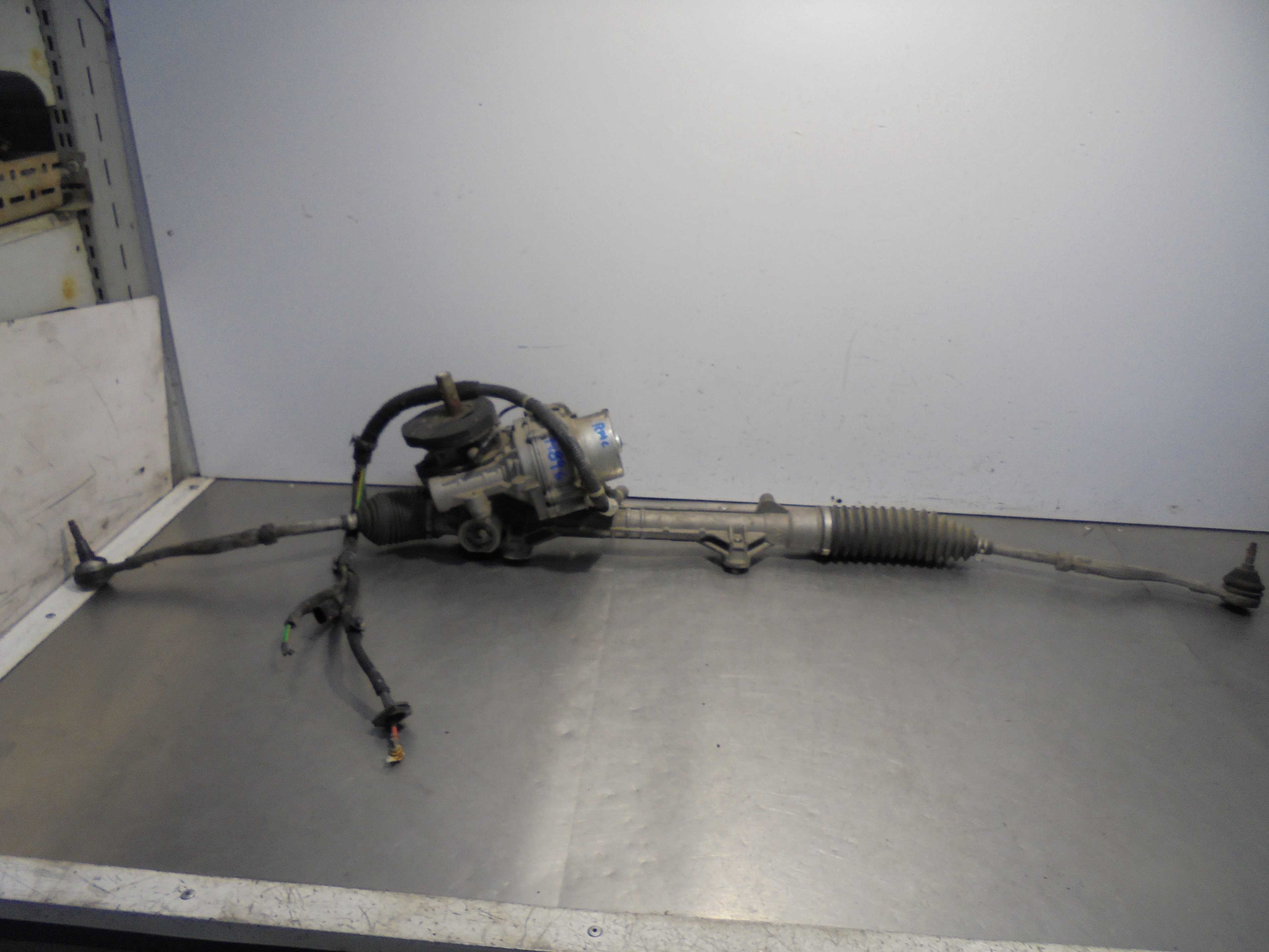 Recambio de cremallera direccion para peugeot 208 1.6 blue-hdi fap referencia OEM IAM 6820000190B  