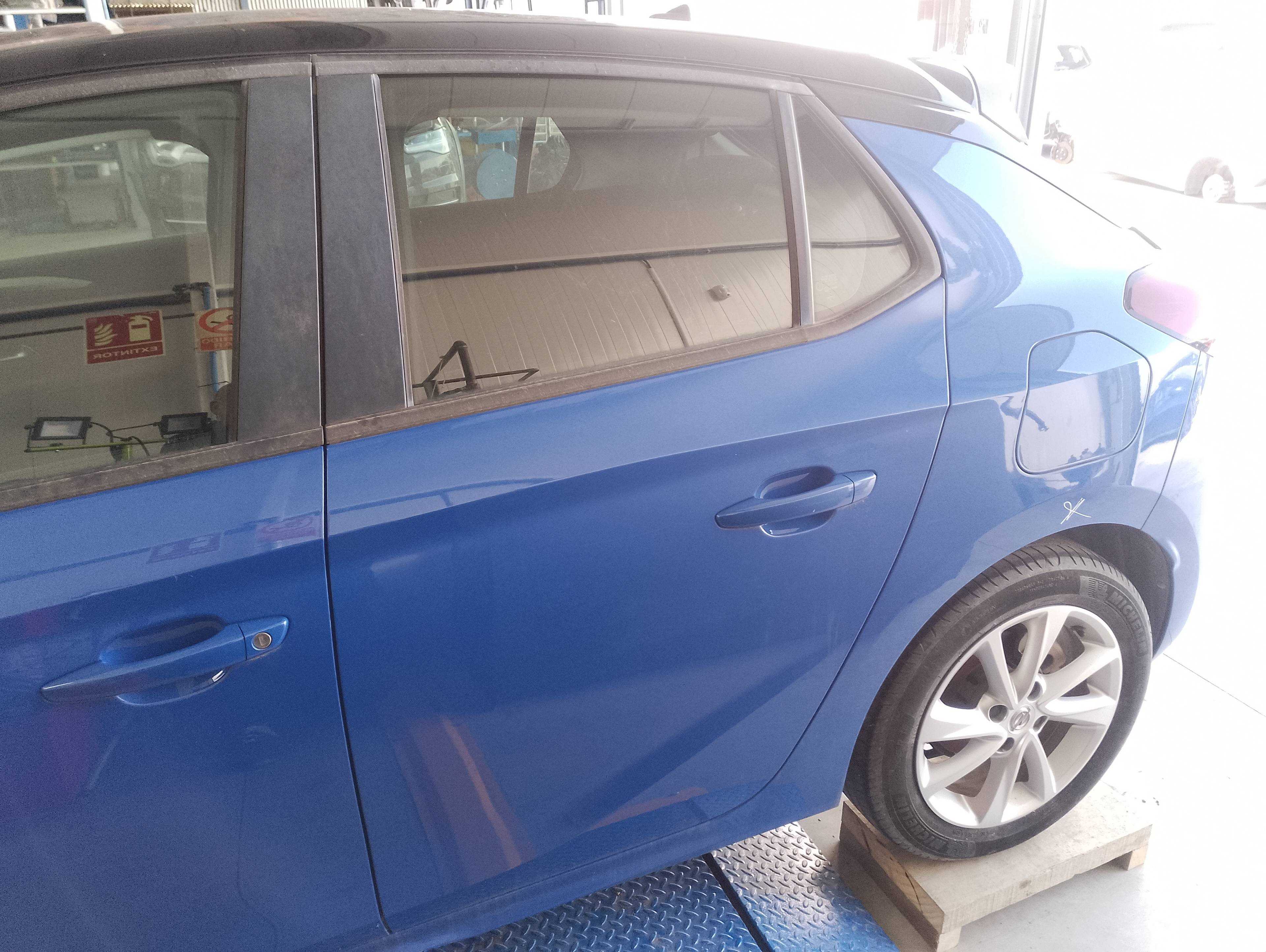 Recambio de puerta trasera izquierda para opel corsa f edition referencia OEM IAM   