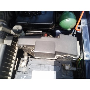 CAJA RELES / FUSIBLES 