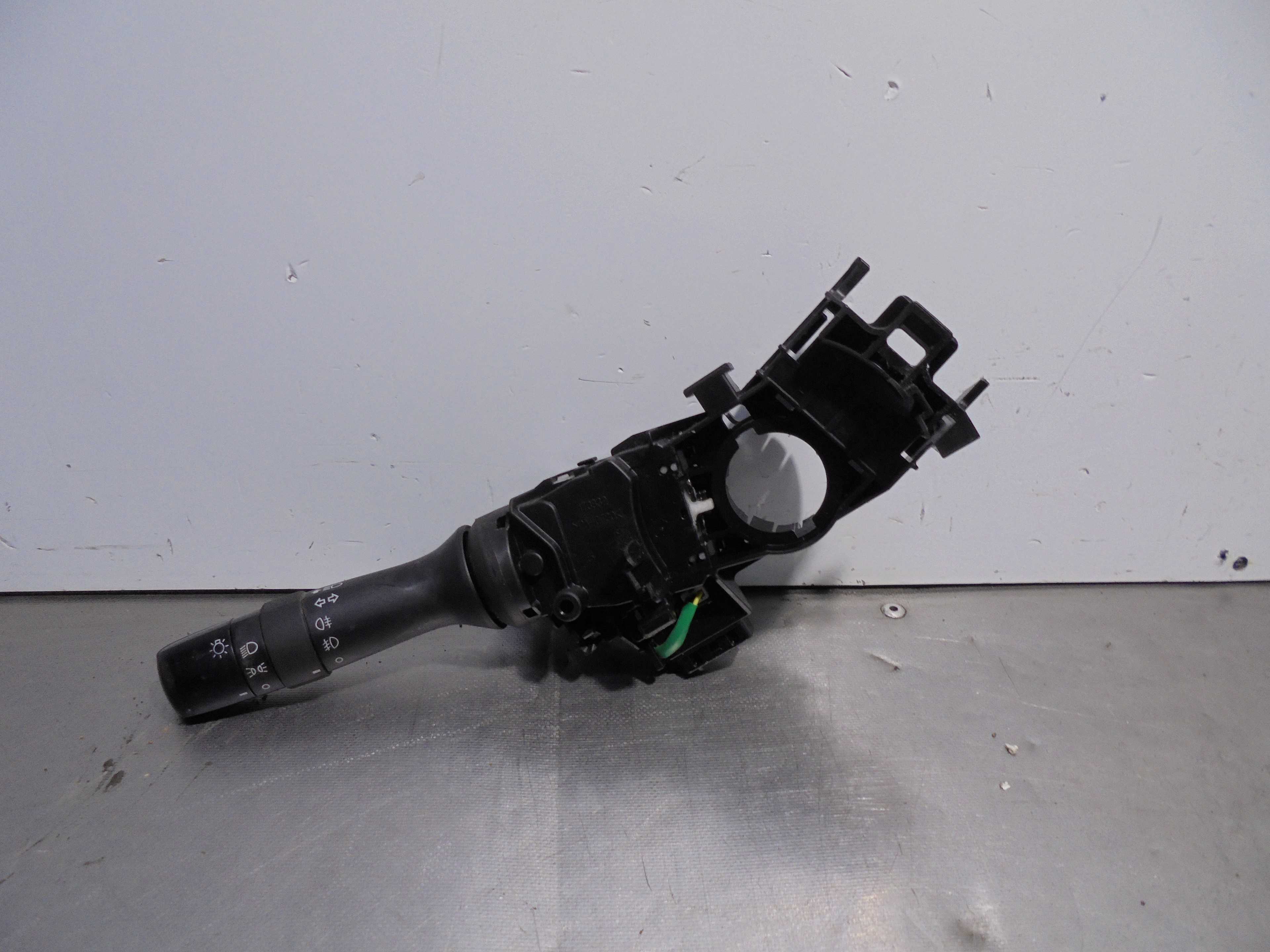 Recambio de mando intermitentes para toyota prius+ 1.8 16v cat referencia OEM IAM 4210117F655  