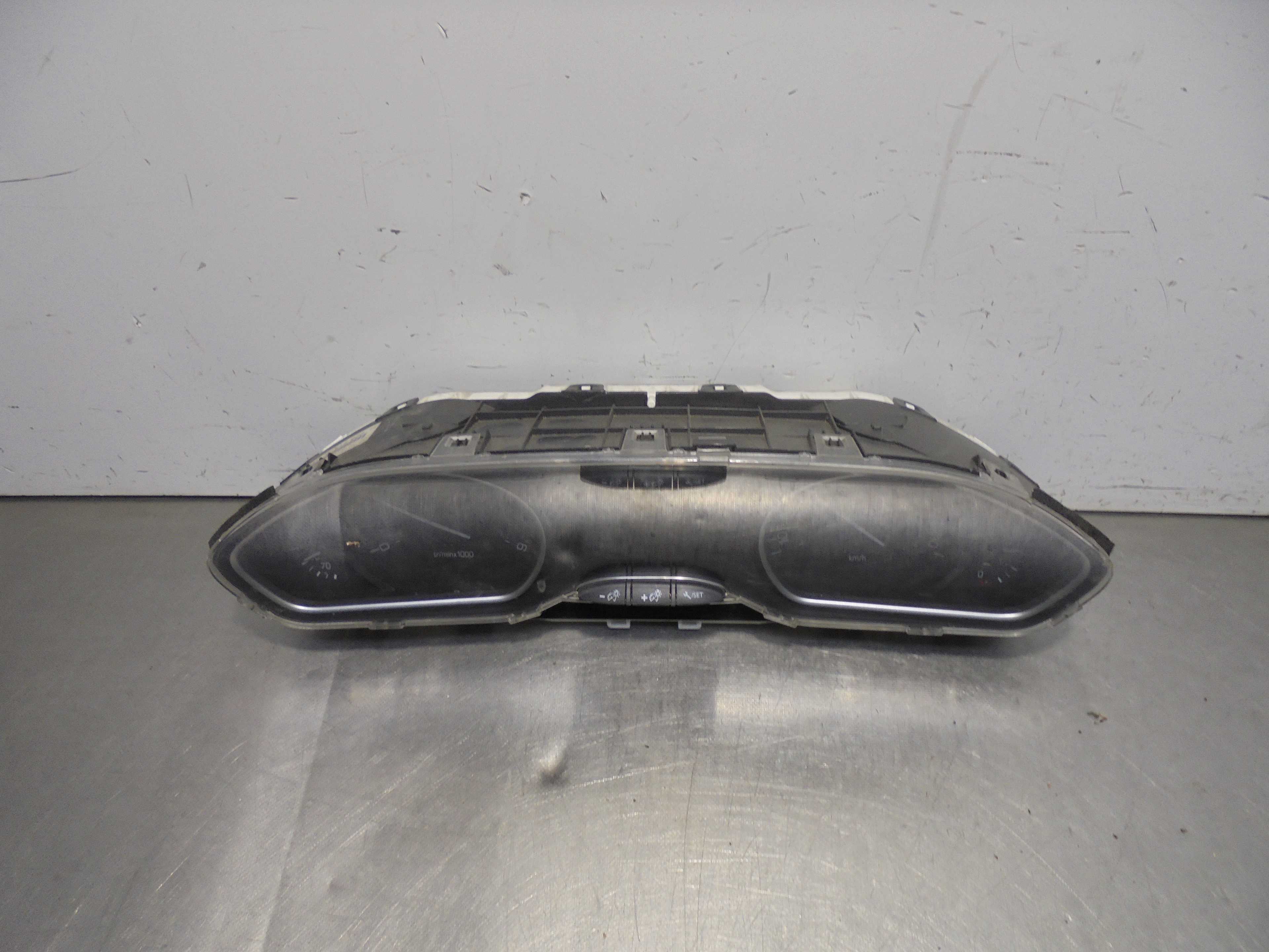 Recambio de cuadro instrumentos para peugeot 208 1.6 blue-hdi fap referencia OEM IAM 9822621580  