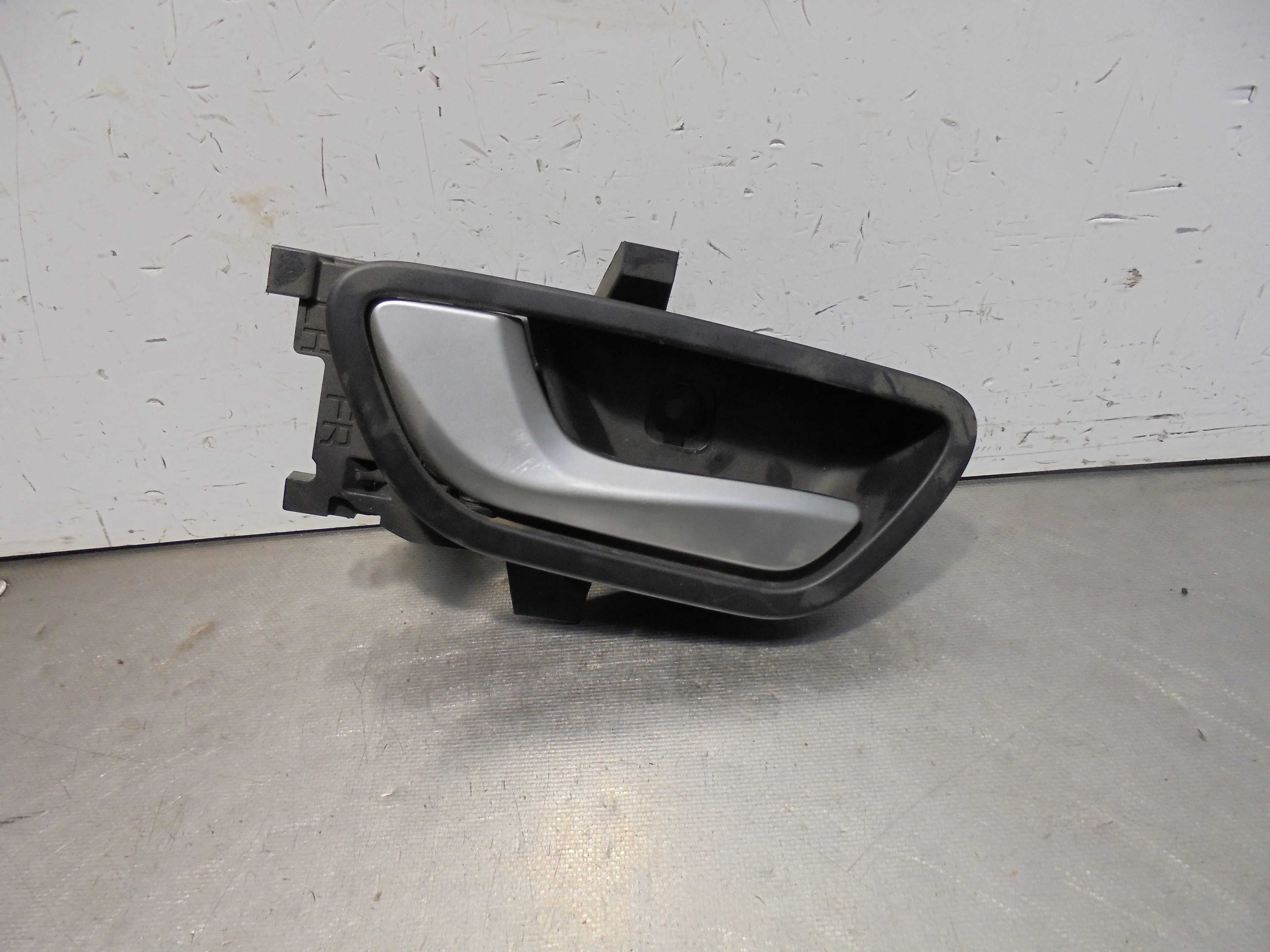 Recambio de maneta interior delantera izquierda para kia rio (yb) attract referencia OEM IAM 82613H8500  