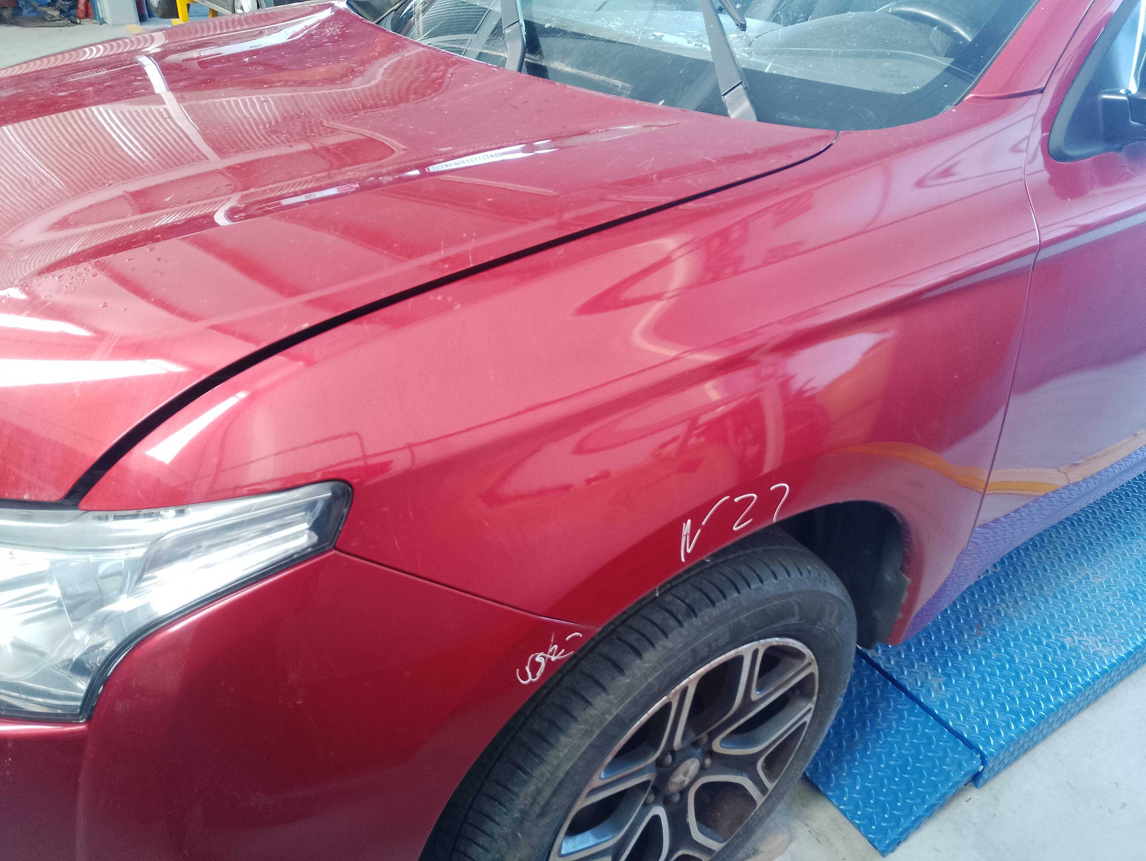 Recambio de aleta delantera izquierda para mitsubishi outlander (gf0) 2.2 di-d cat referencia OEM IAM 5220J997  