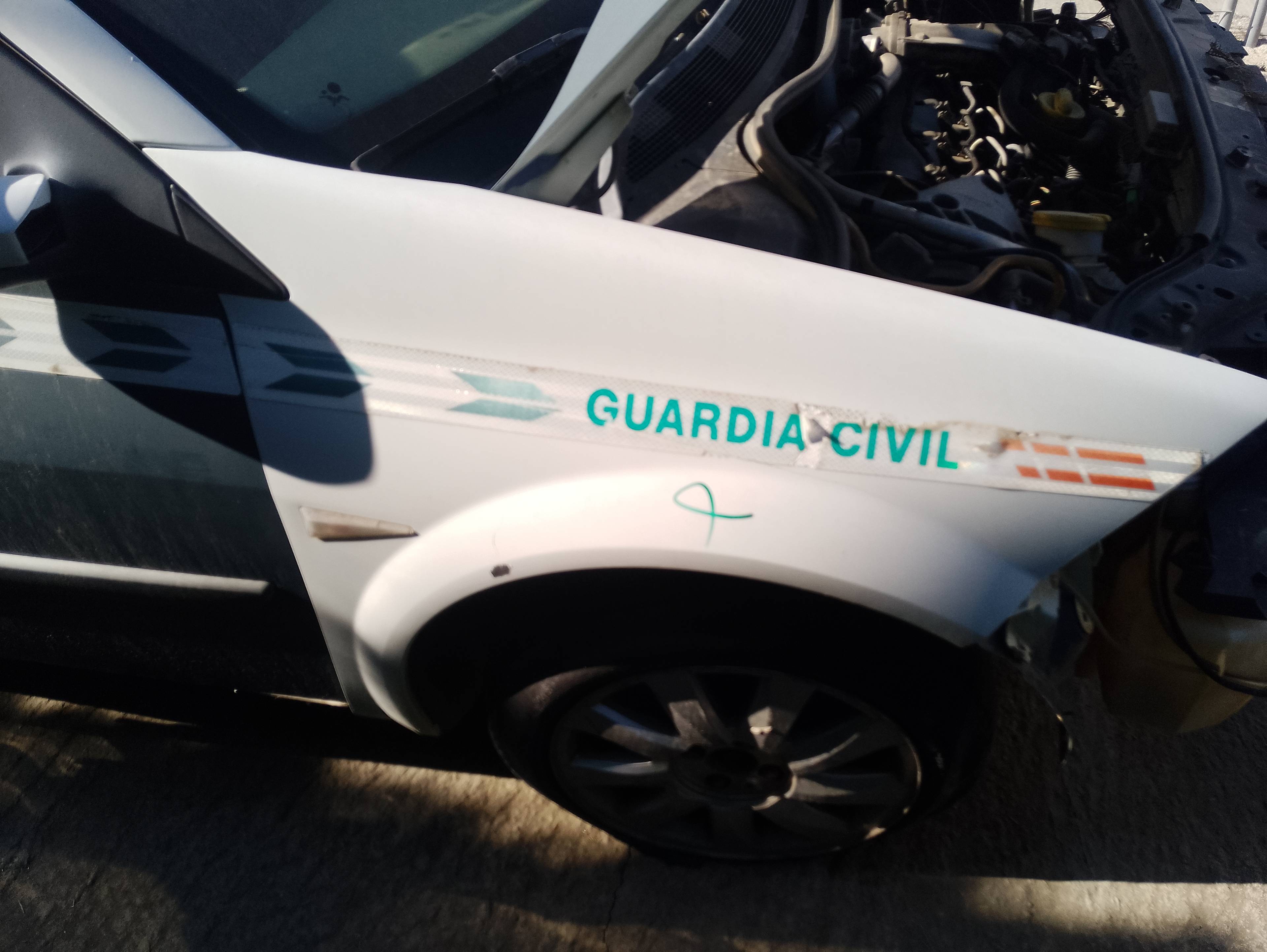 Recambio de aleta delantera derecha para renault megane ii berlina 5p business referencia OEM IAM   