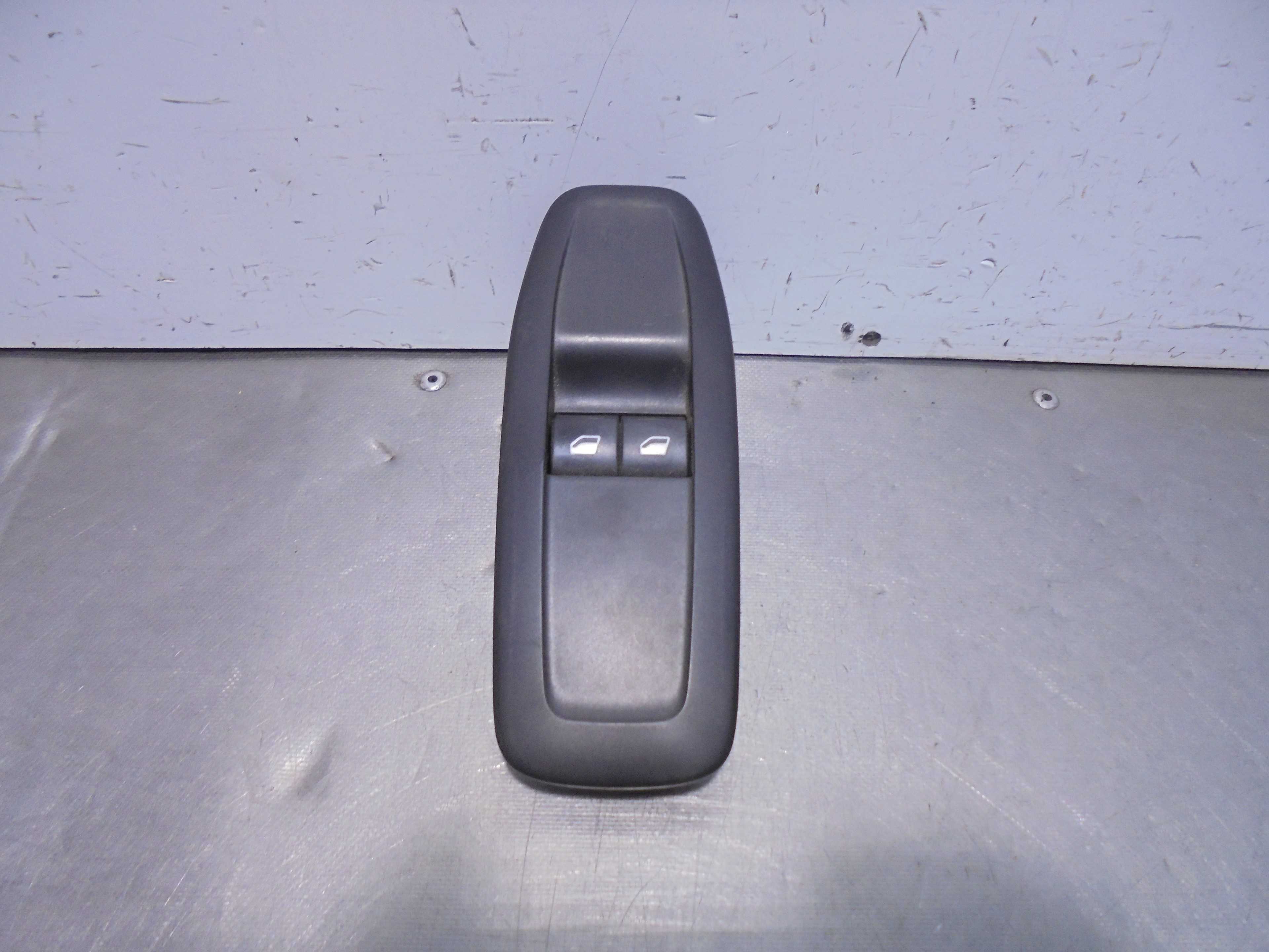 Recambio de mando elevalunas delantero izquierdo para peugeot 208 1.6 blue-hdi fap referencia OEM IAM 96664313ZD  
