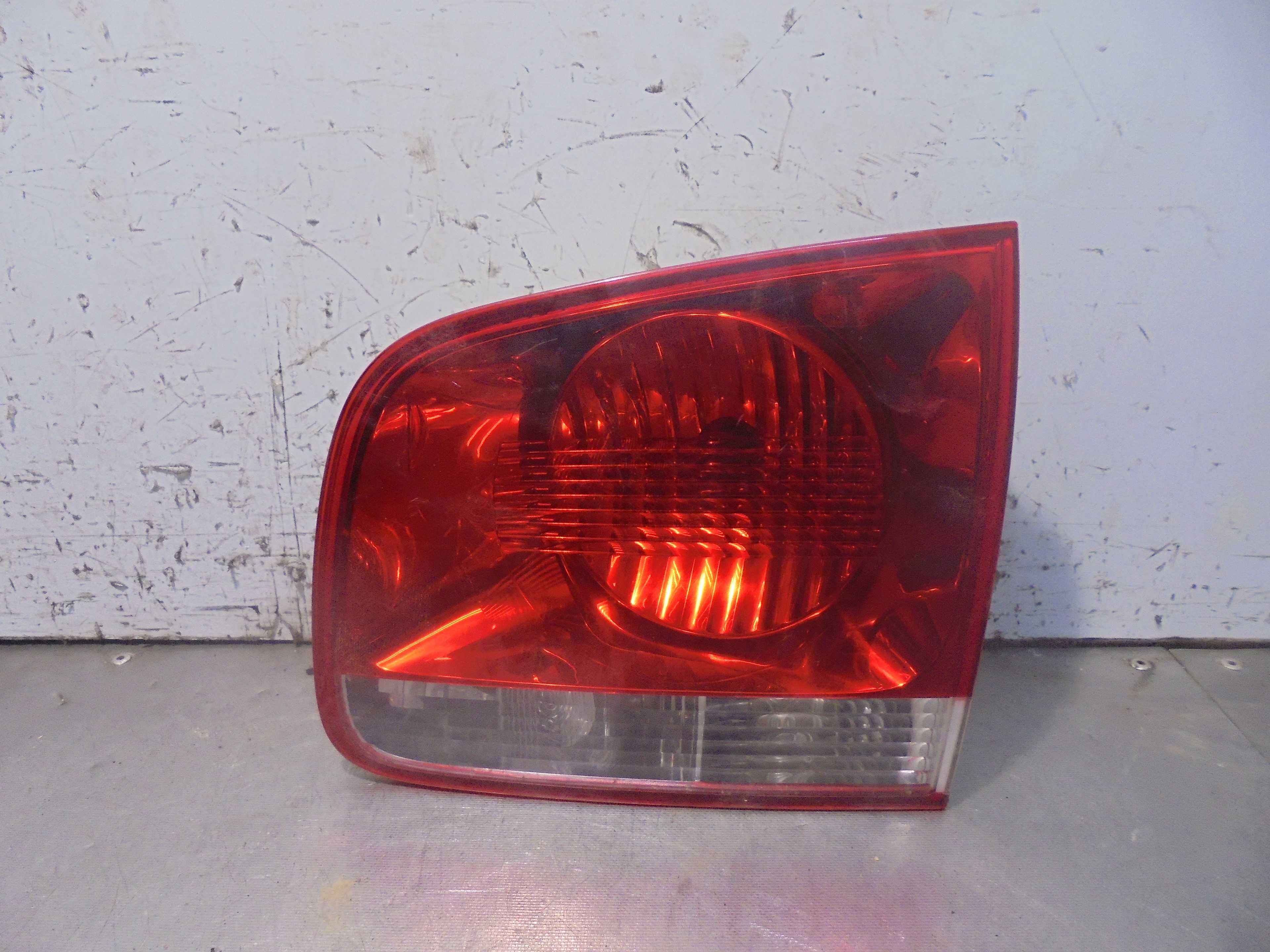 Recambio de piloto porton trasero derecho para volkswagen touareg (7la) tdi r5 referencia OEM IAM 7L6945094H  