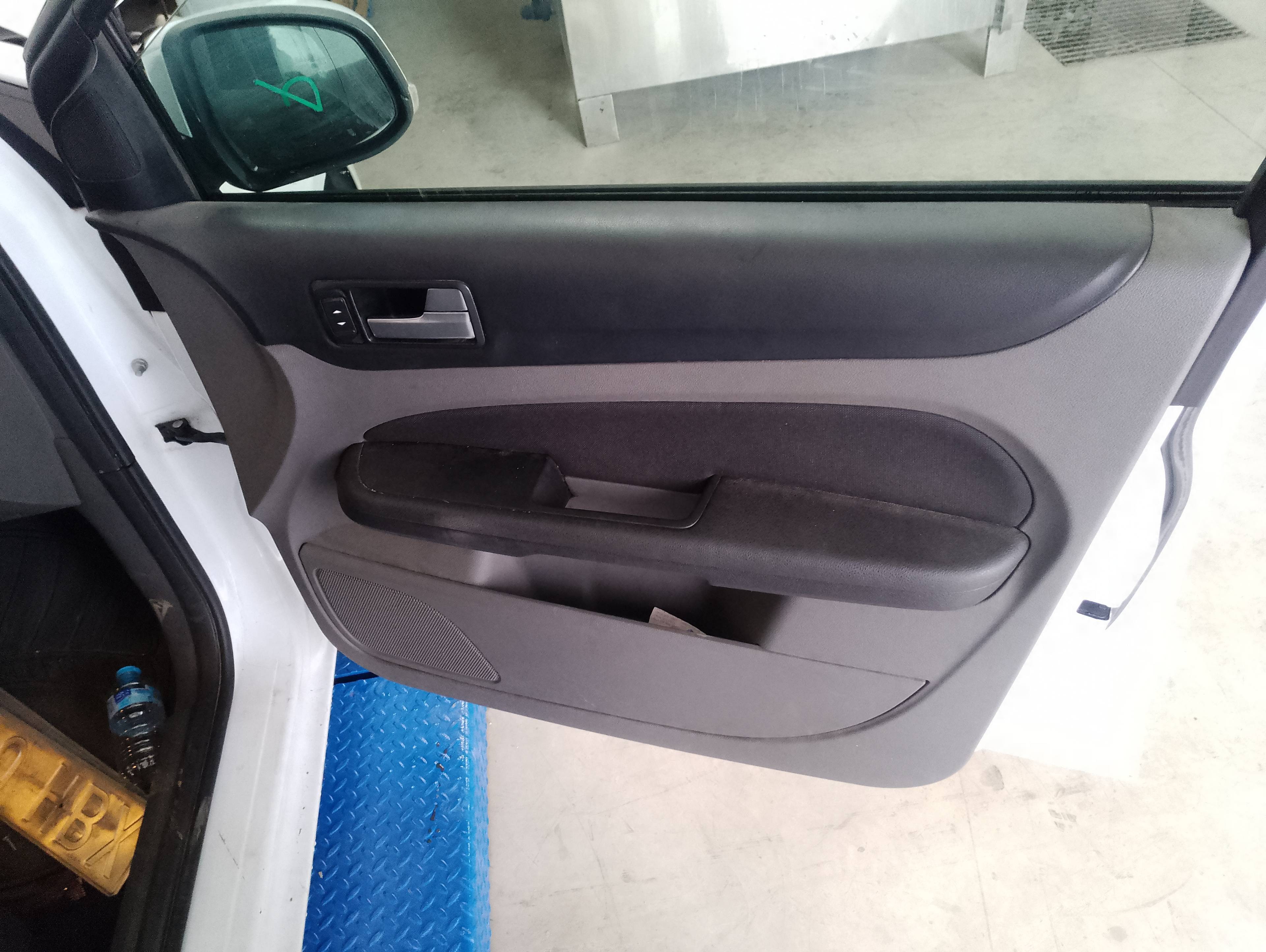 Recambio de guarnecido puerta delantera derecha para ford focus berlina (cap) ambiente (d) referencia OEM IAM   