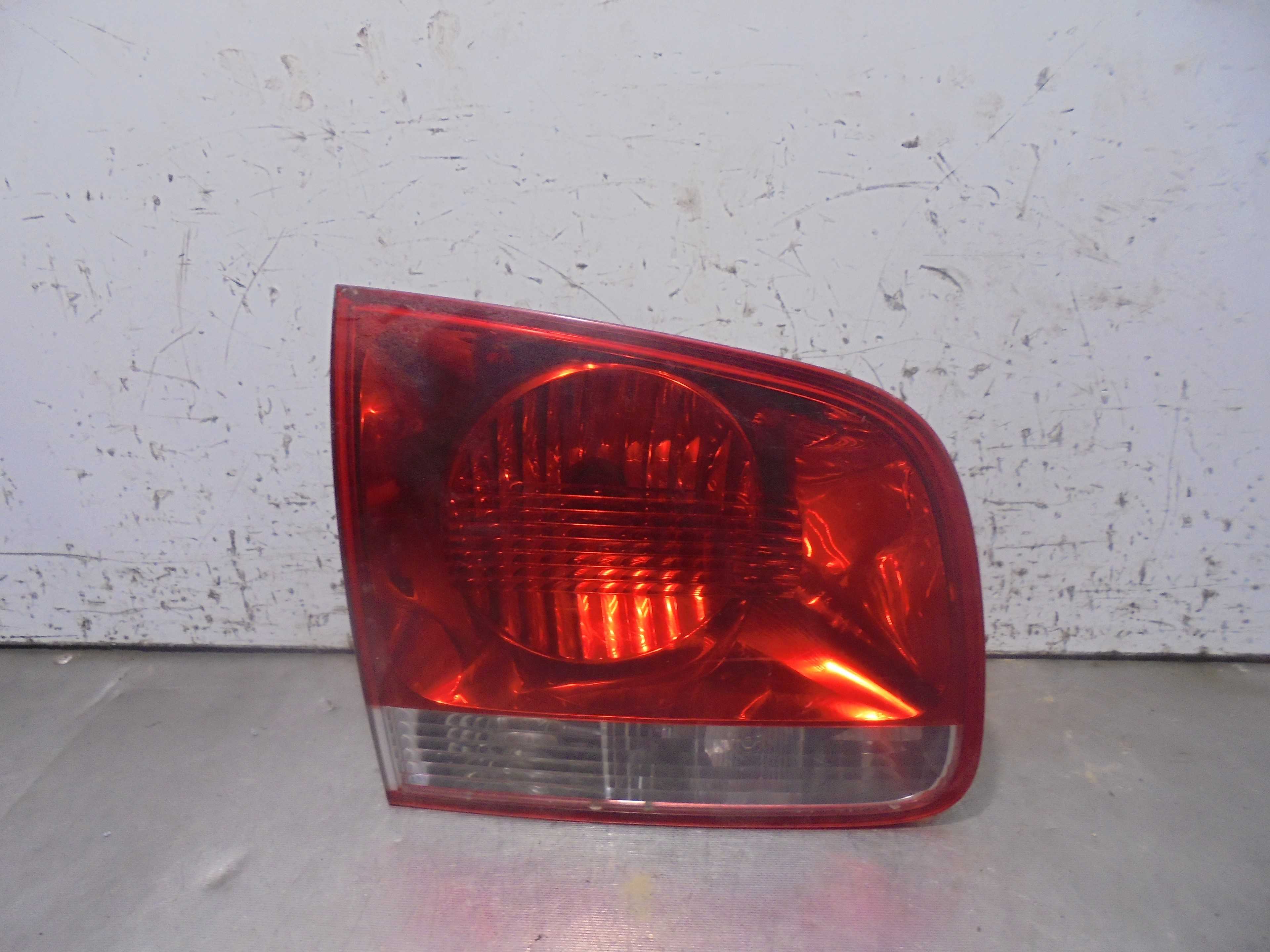 Recambio de piloto porton trasero izquierdo para volkswagen touareg (7la) tdi r5 referencia OEM IAM 7L6945093H  