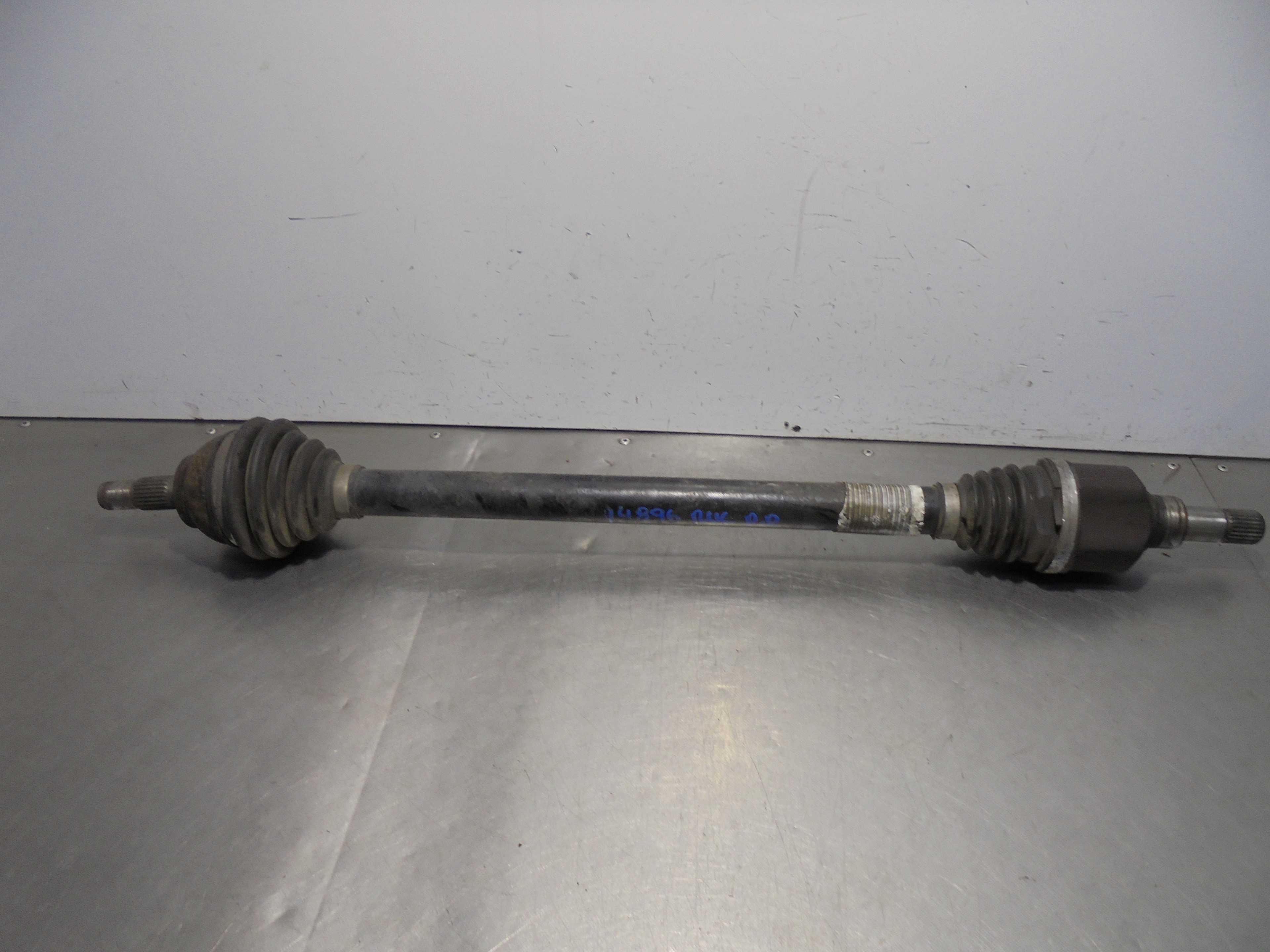 Recambio de transmision delantera derecha para peugeot 208 1.6 blue-hdi fap referencia OEM IAM 9816028680  