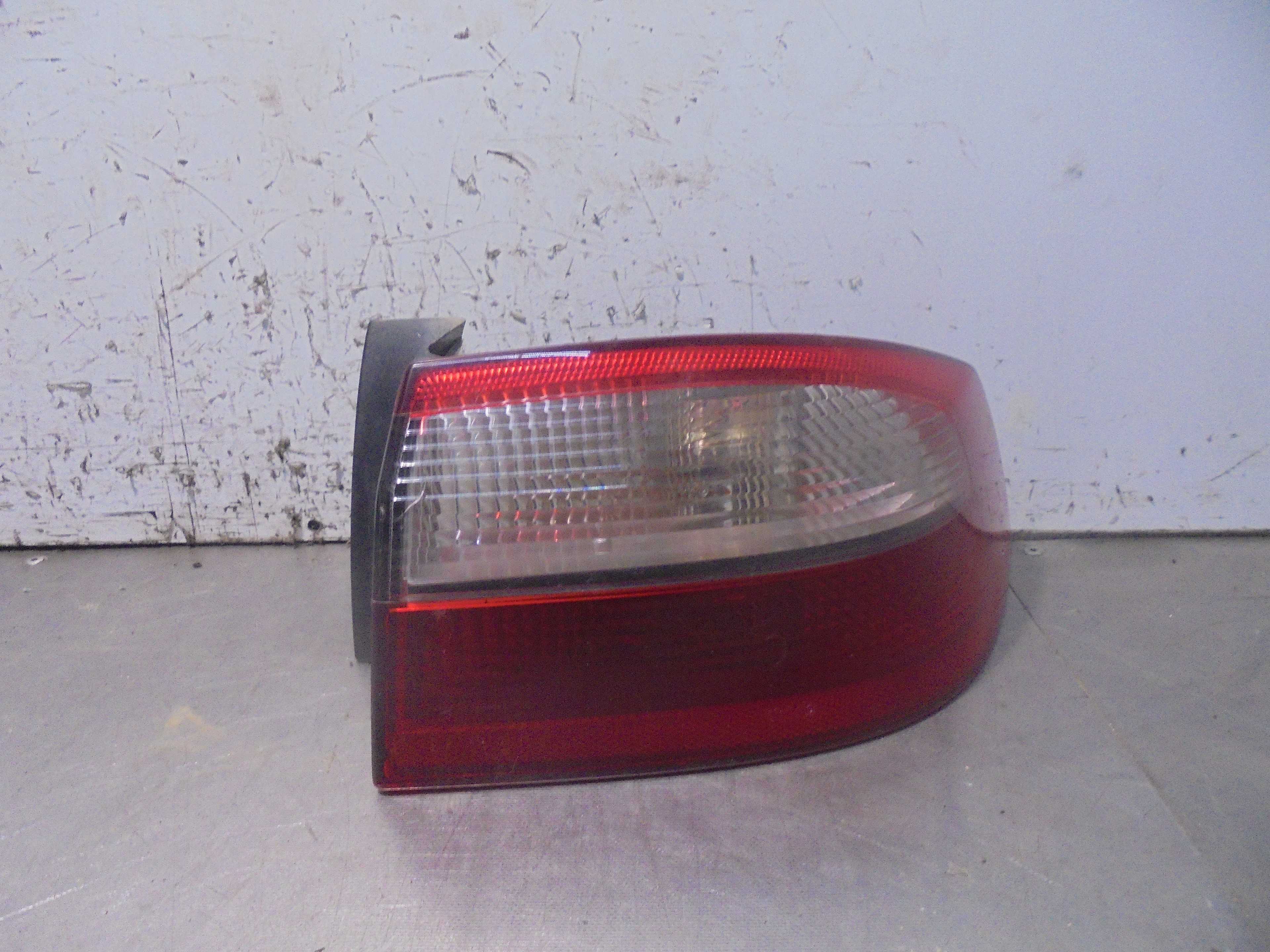 Recambio de piloto trasero derecho para renault laguna ii (bg0) authentique referencia OEM IAM  VALEO 