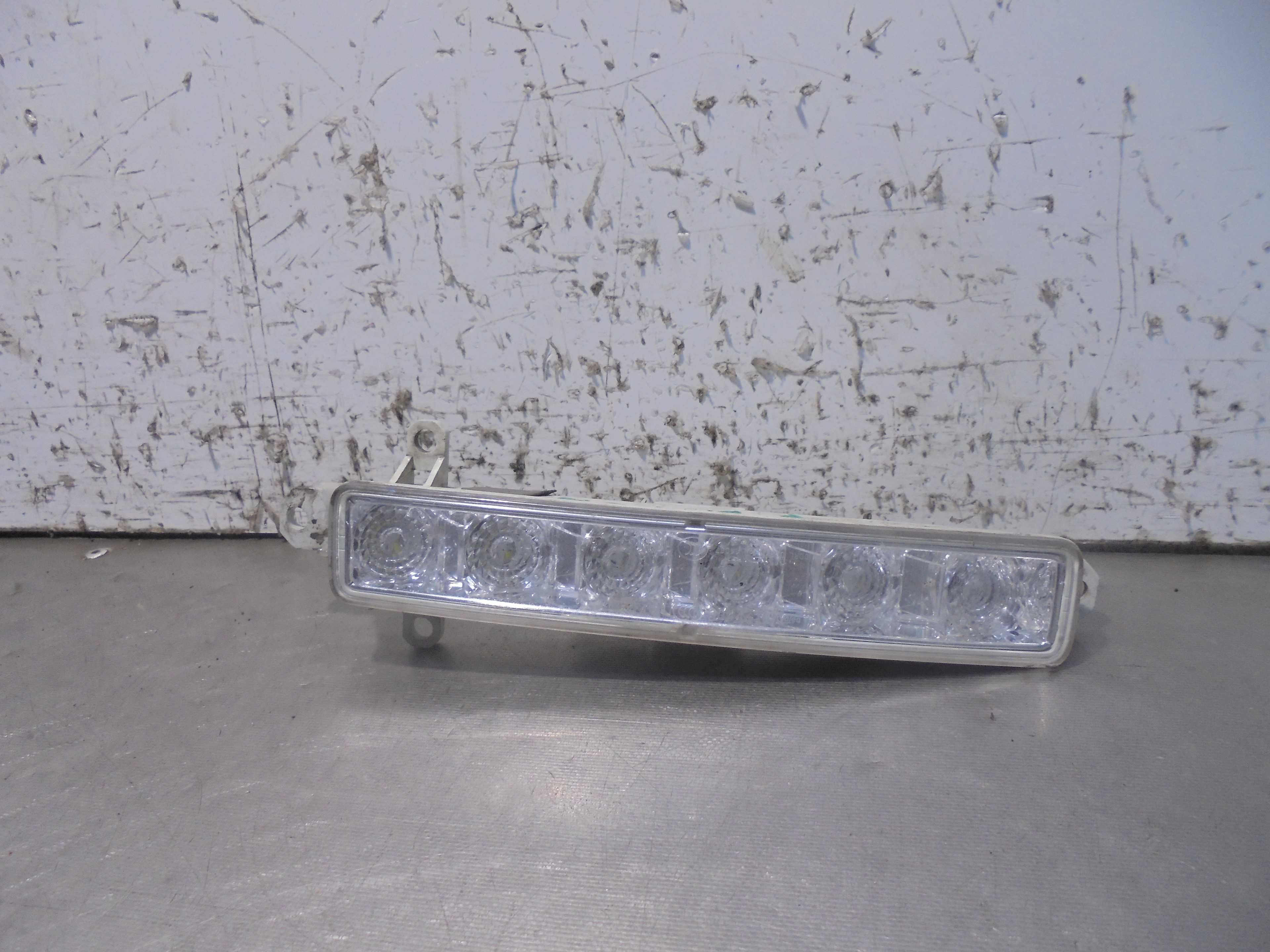 Recambio de faro derecho luz diurna para peugeot 308 sw access referencia OEM IAM  VALEO 