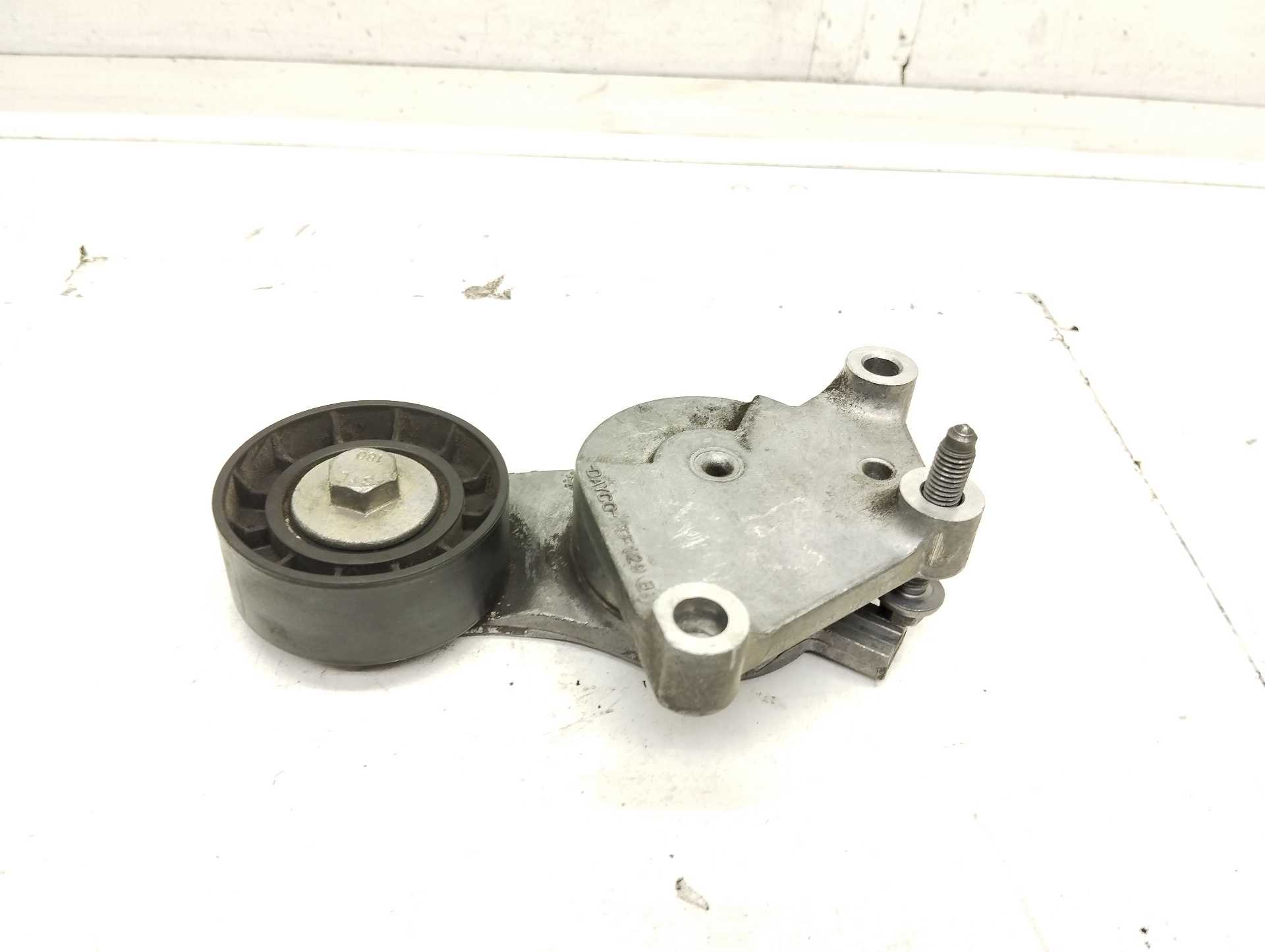Recambio de tensor correa auxiliar para peugeot 206+ 1.4 hdi referencia OEM IAM 846143  