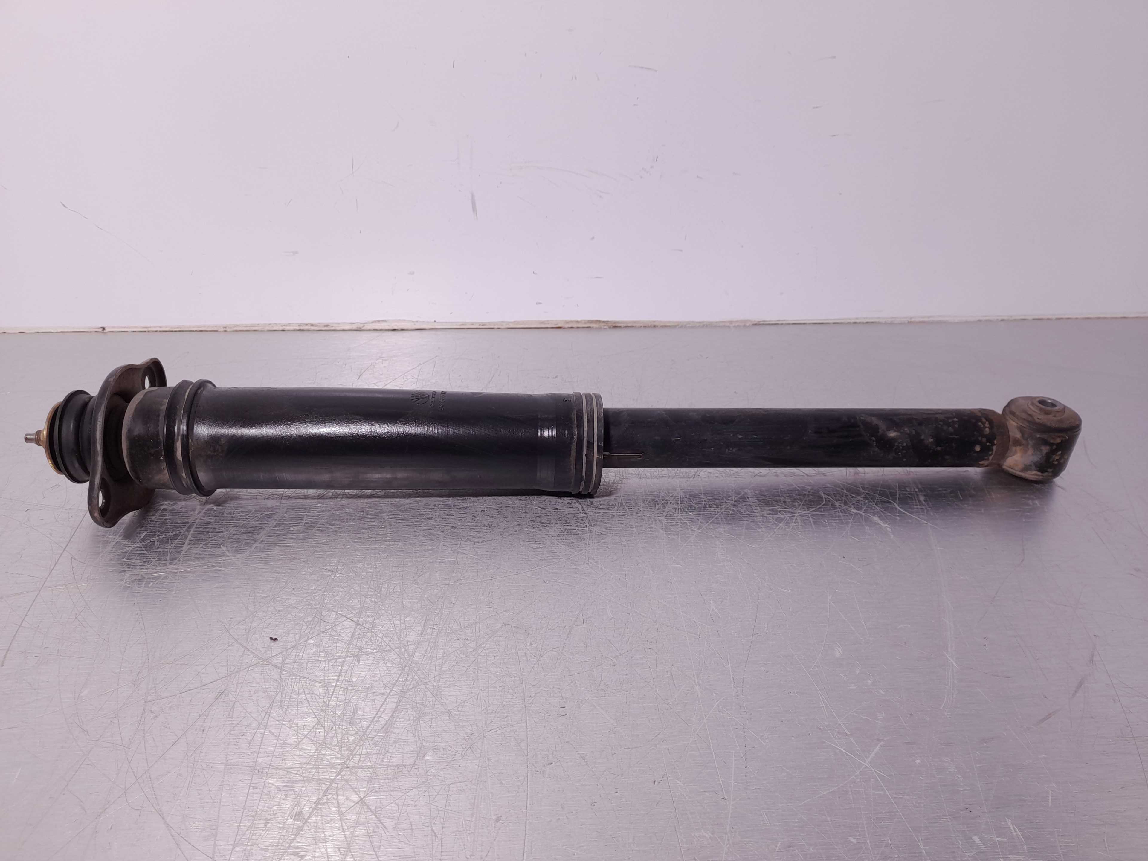 Recambio de amortiguador trasero derecho para chevrolet kalos 1.4 se referencia OEM IAM 7442012  