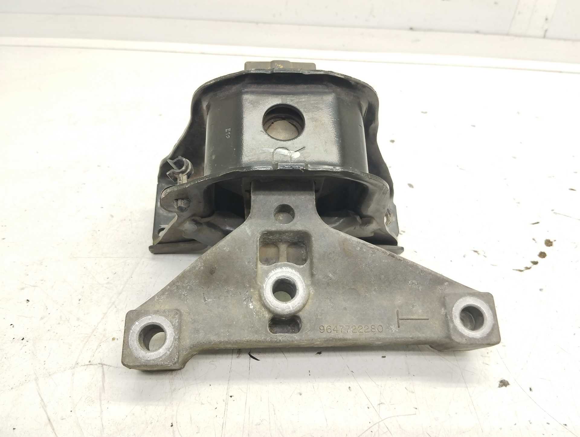 Recambio de soporte motor derecho para citroën c3 tonic referencia OEM IAM 9671185380  