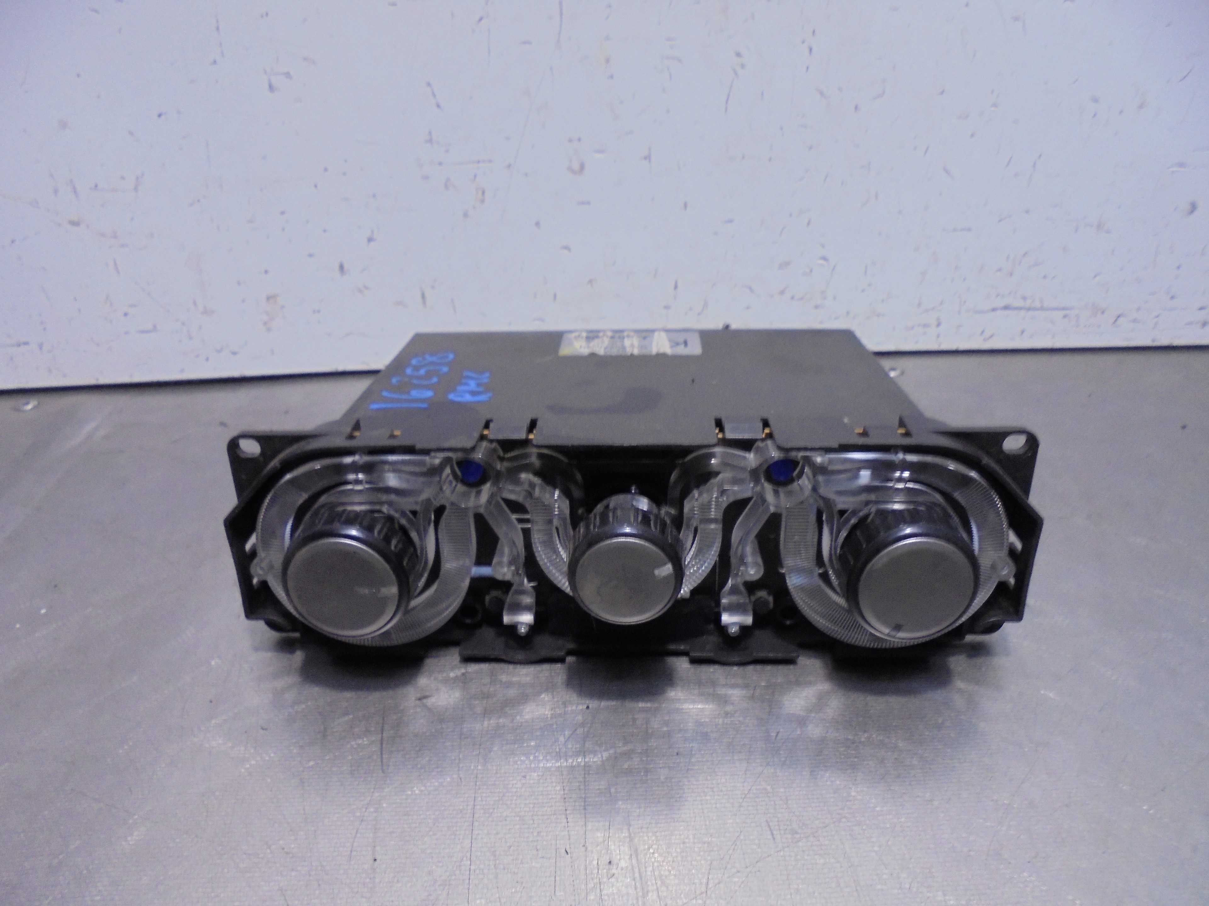 Recambio de mando climatizador para mitsubishi grandis (na0w) 2.0 di-d cat referencia OEM IAM 7820A207 MITSUBISHI 