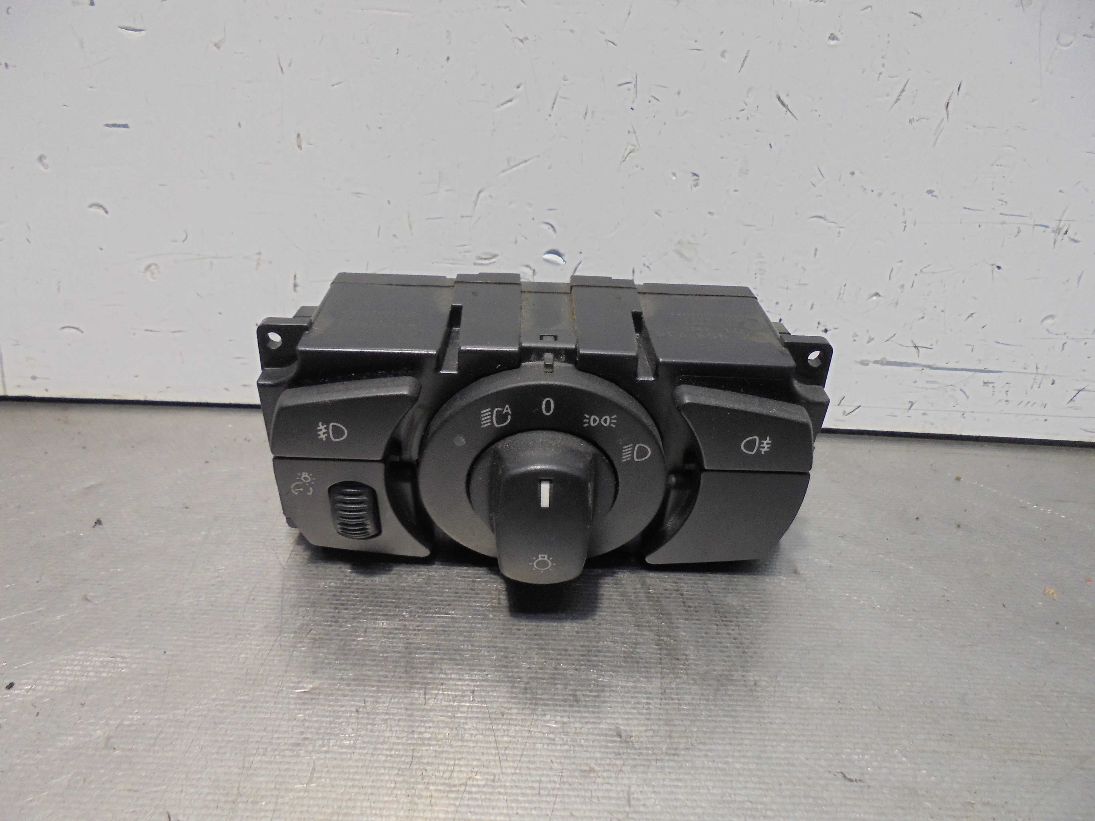 Recambio de mando luces para bmw serie 5 berlina (e60) 530d referencia OEM IAM 6953735 692525202 3328020100
