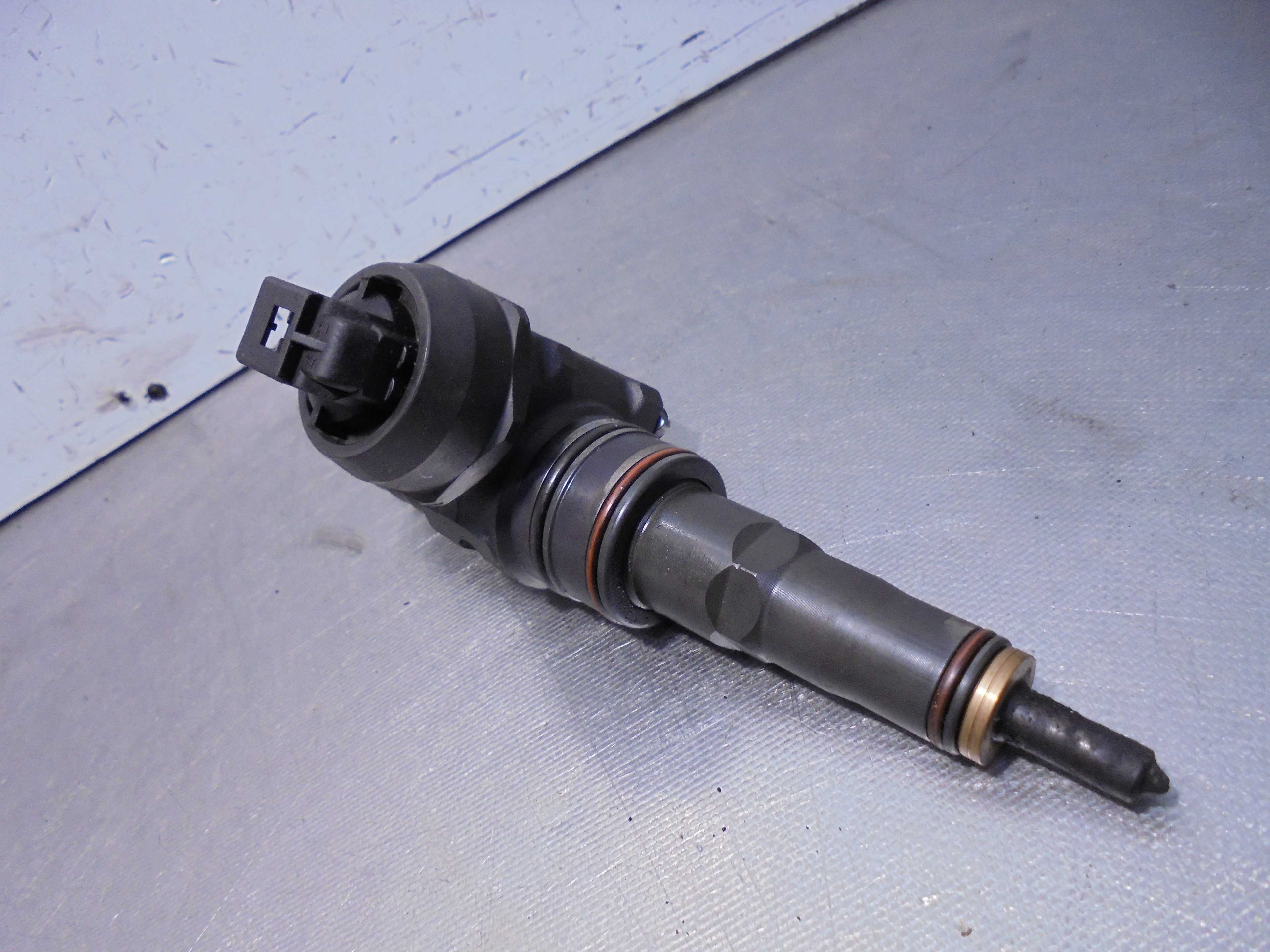 Recambio de inyector para volkswagen golf iv berlina (1j1) 25 aniversario referencia OEM IAM 038130073A 0414780213 BOSCH