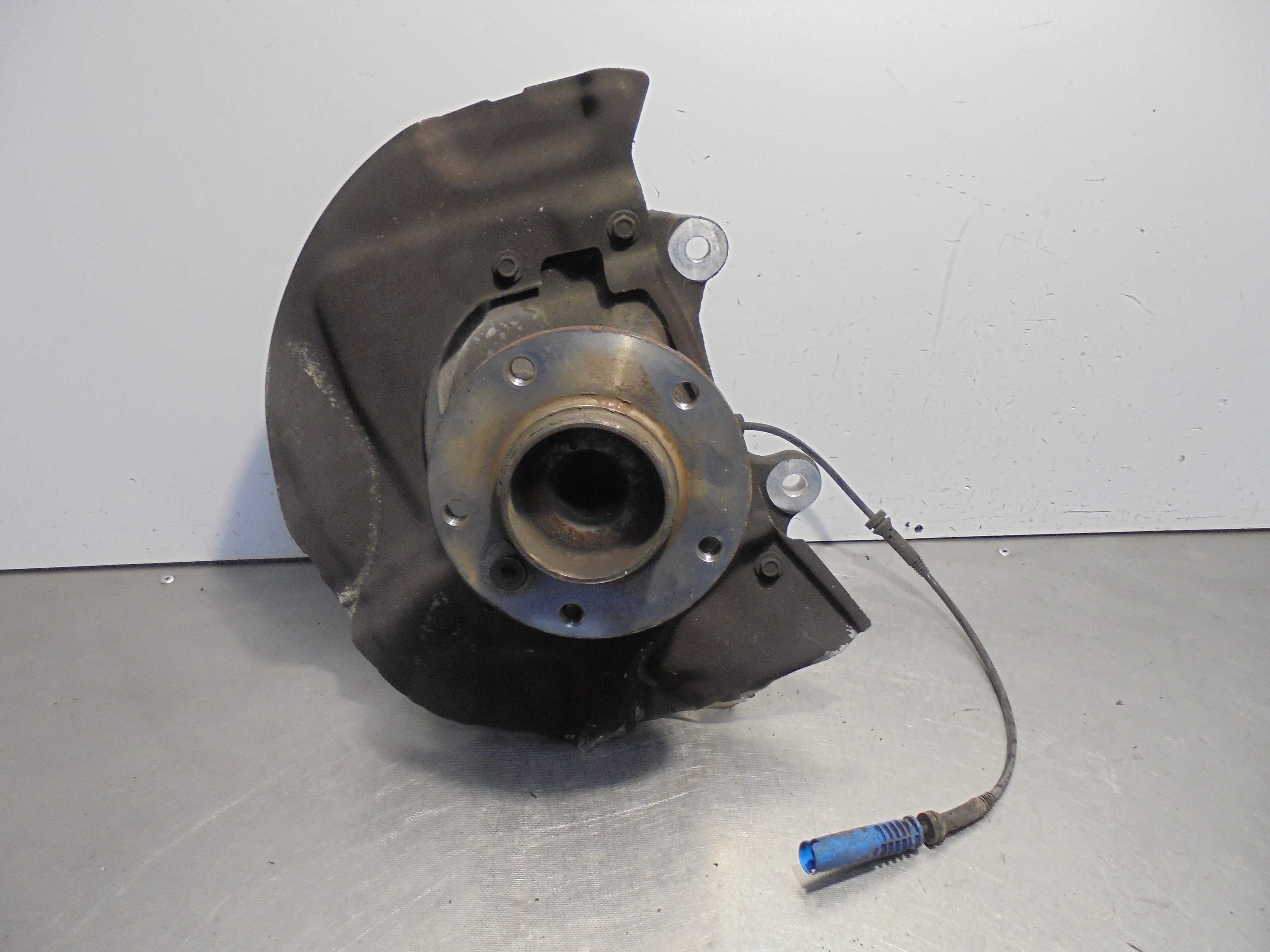 Recambio de mangueta delantera izquierda para bmw serie 5 berlina (e60) 530d referencia OEM IAM 6760953L  