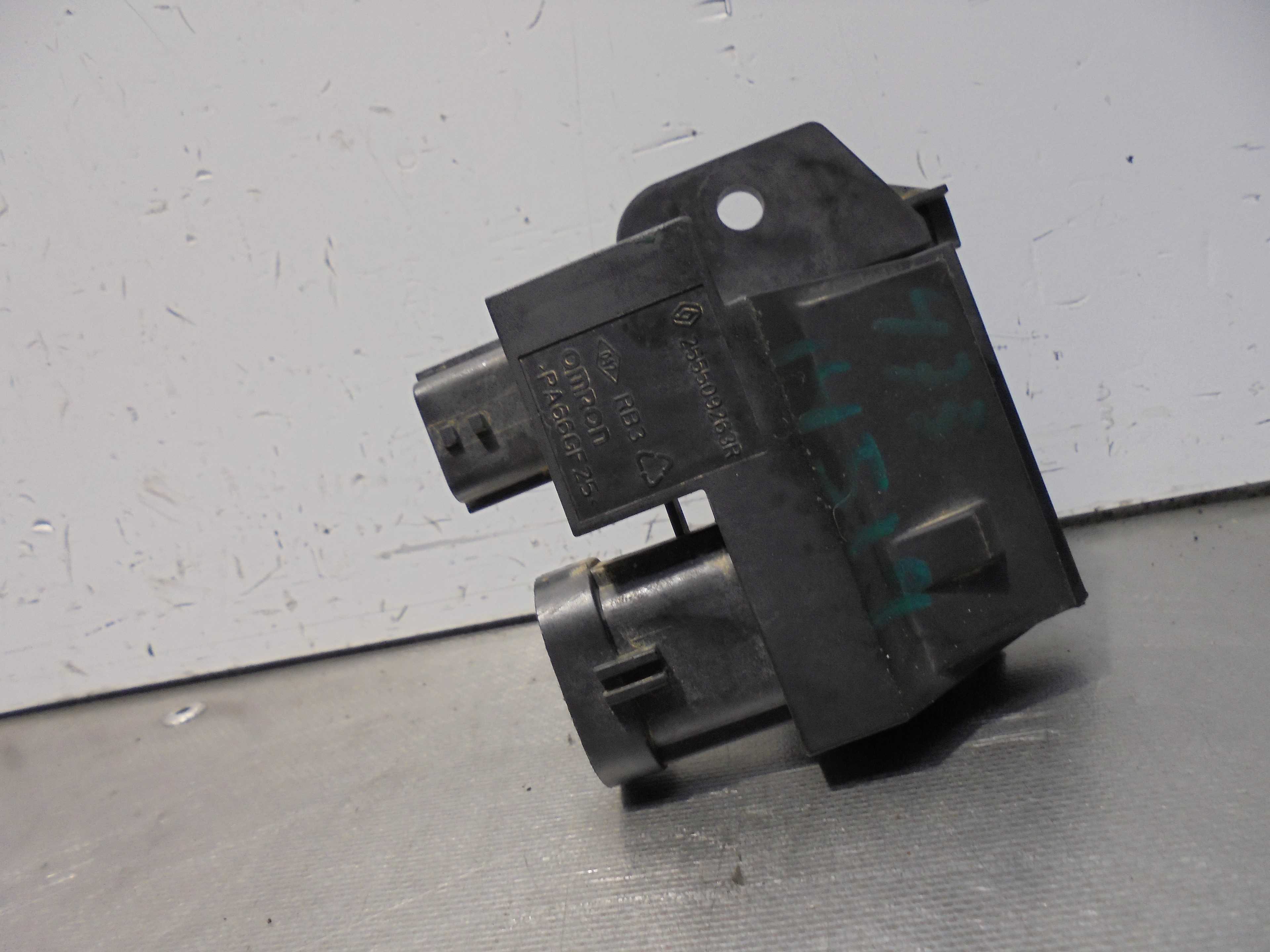 Recambio de rele de ventiladores para renault clio iv grandtour dynamique referencia OEM IAM 255509263R OMRON 