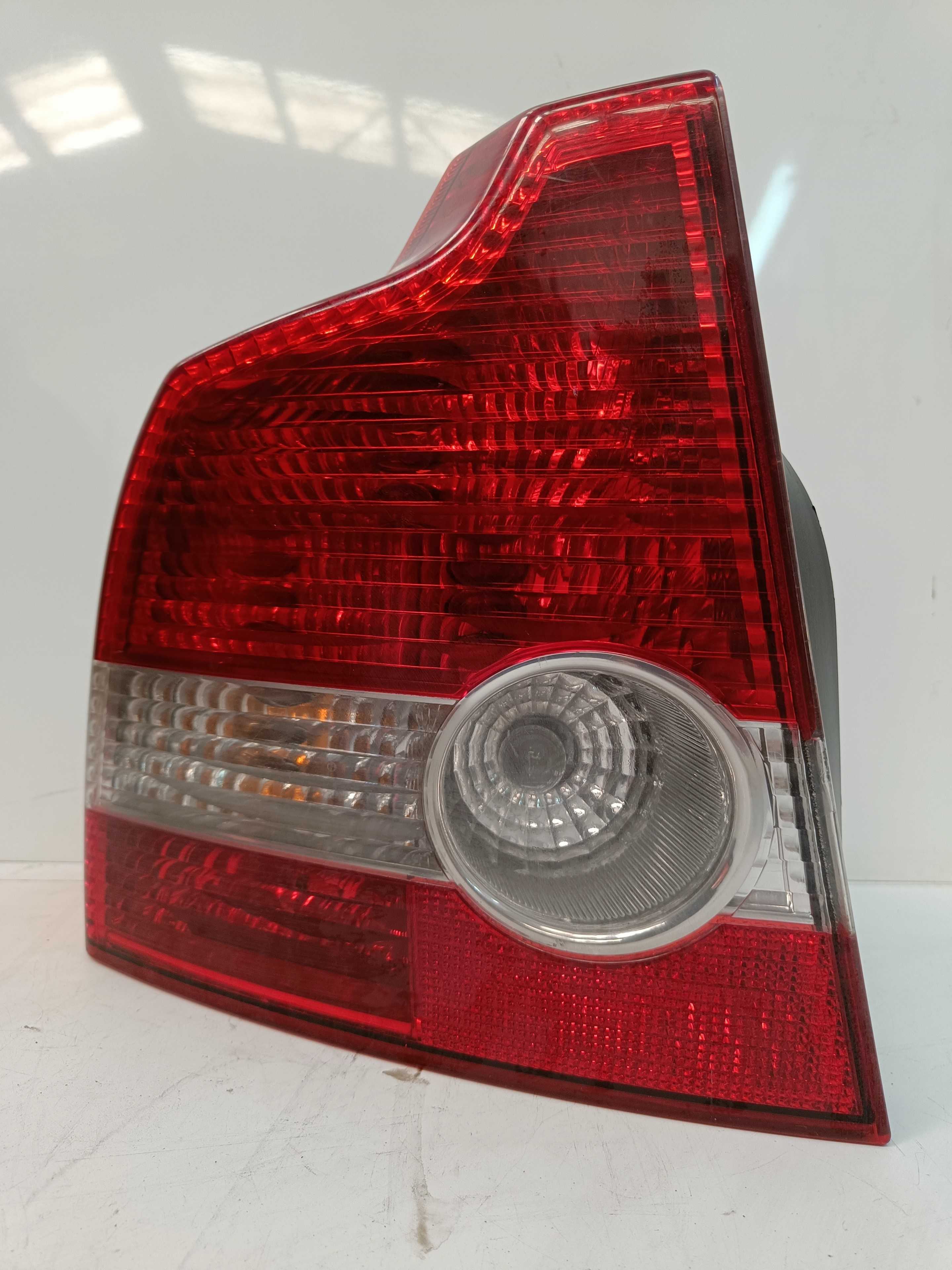 Recambio de piloto trasero izquierdo para volvo s40 berlina 2.0 16v referencia OEM IAM   